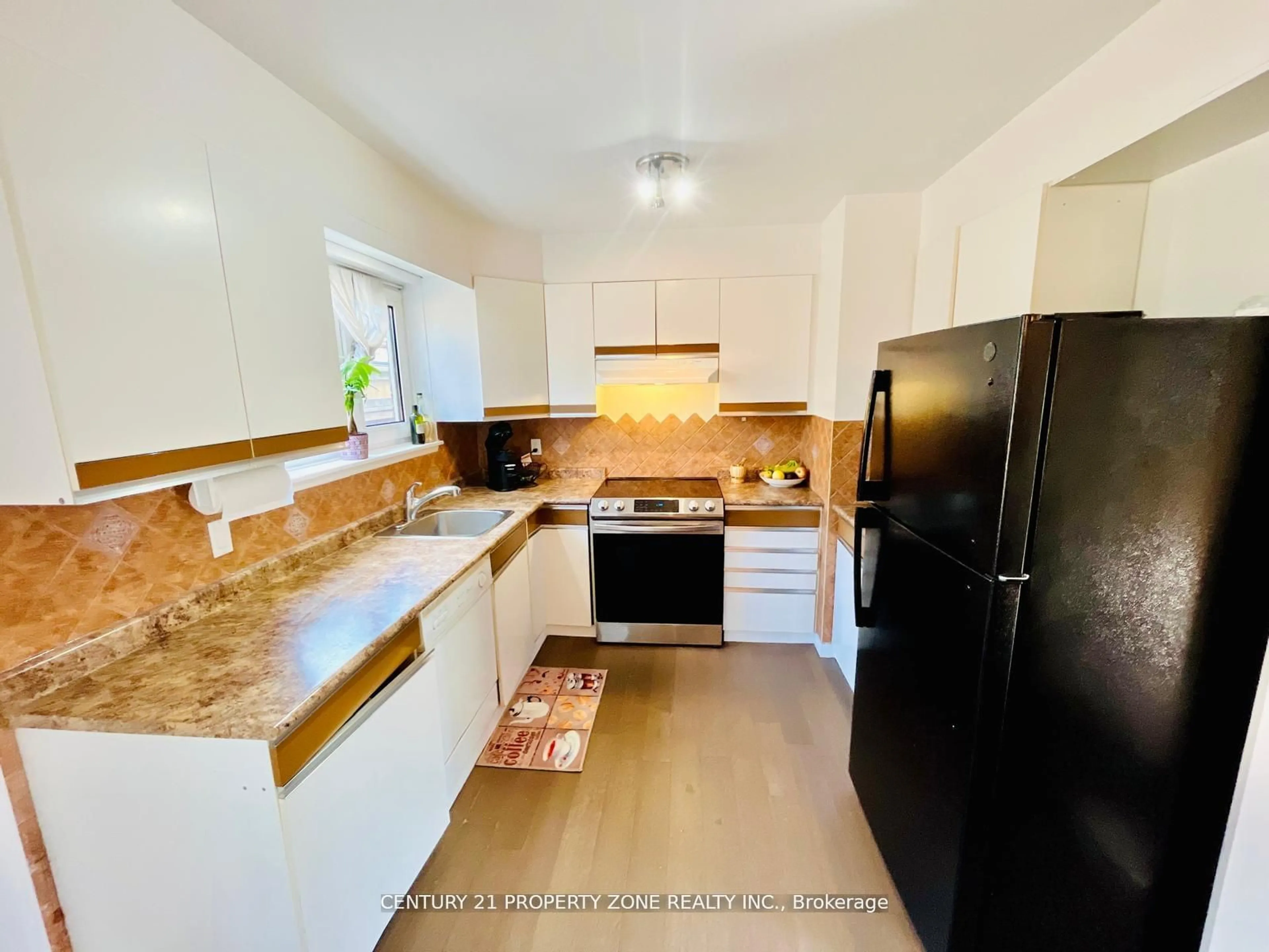 Open concept kitchen for 25 Burgby Ave, Brampton Ontario L6X 2G7