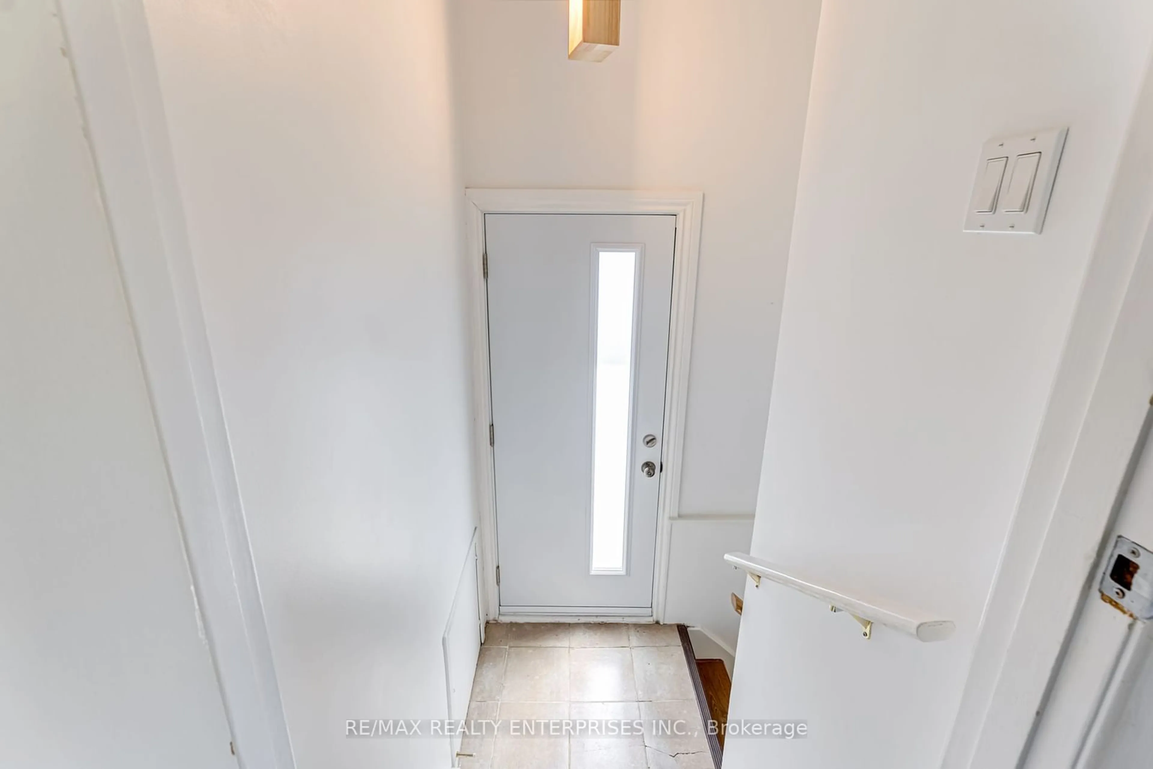 Indoor entryway, not visible floor for 108 Corby Cres, Brampton Ontario L6Y 1H1