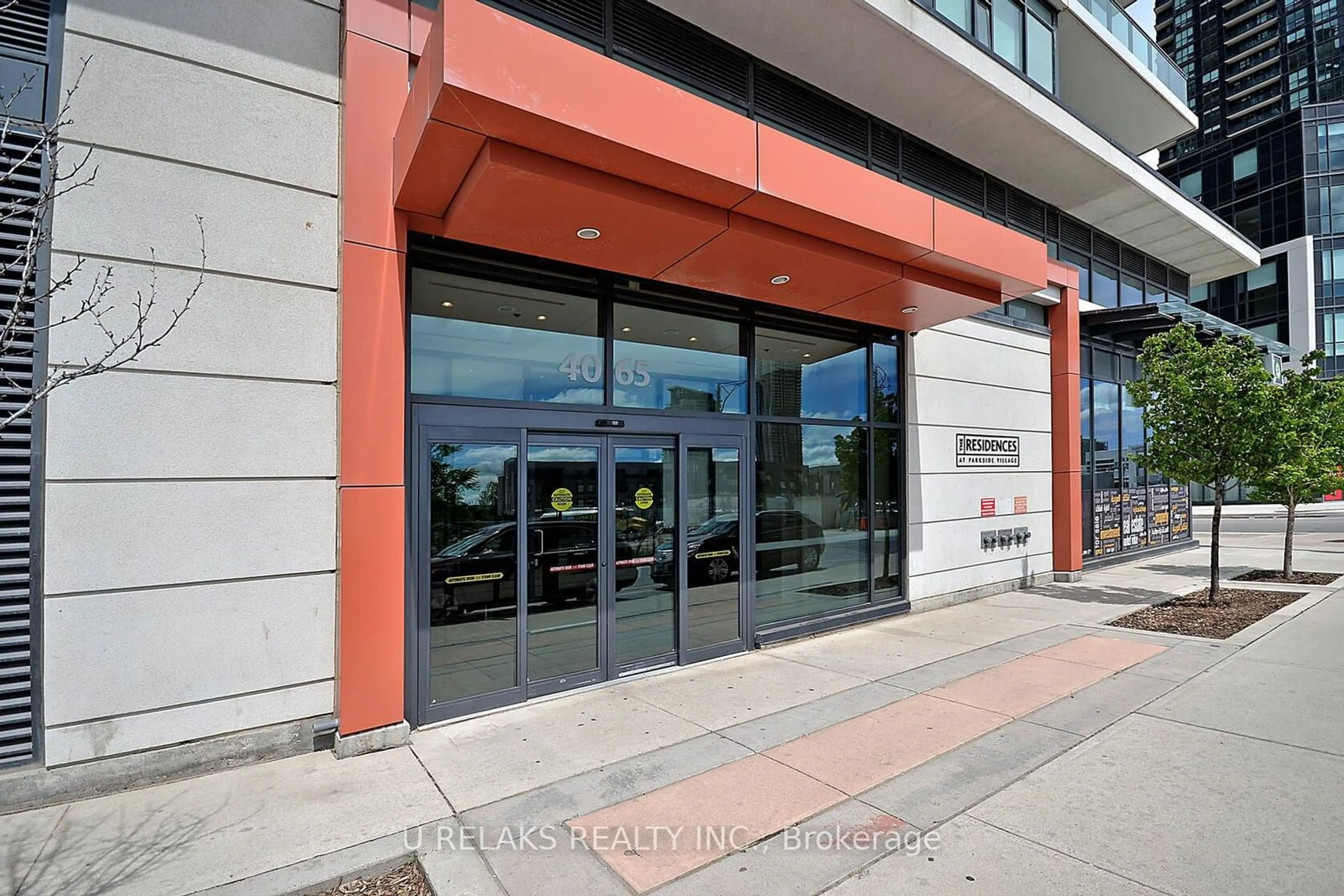 Indoor foyer, ceramic floors for 4065 Brickstone Mews #2308, Mississauga Ontario L5B 0G3