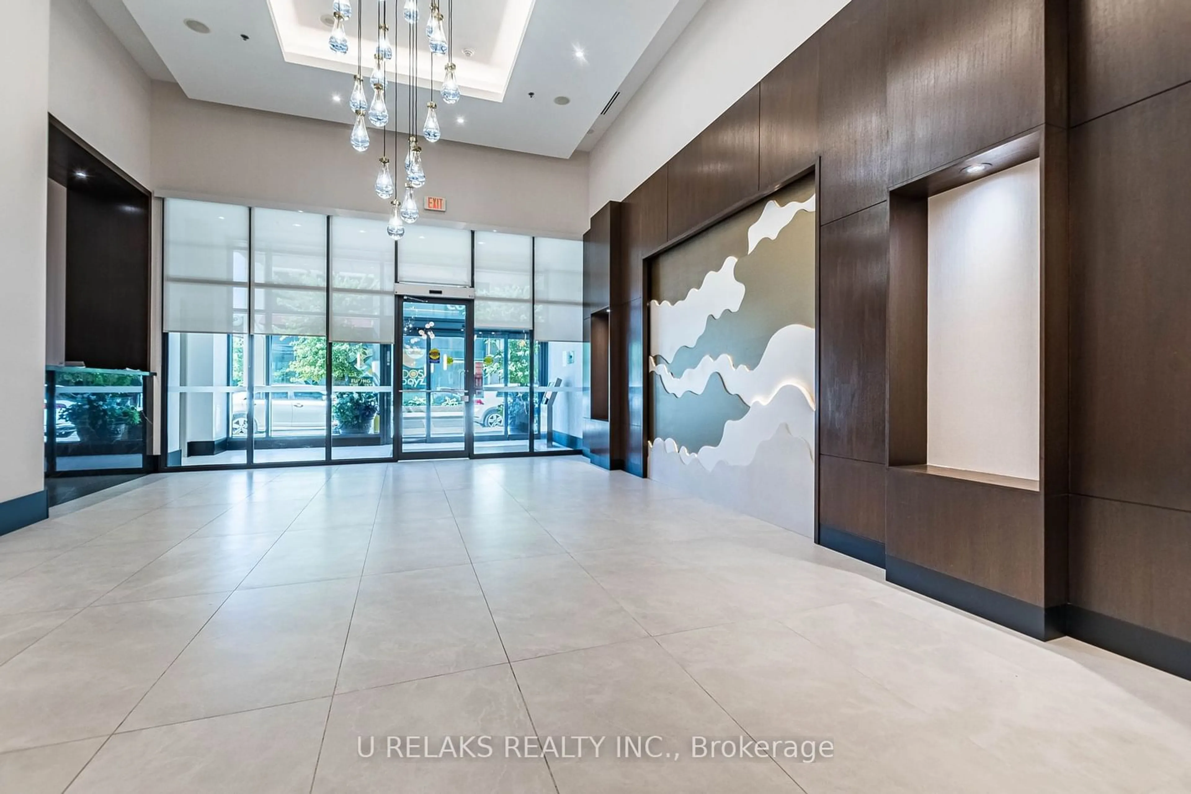 Indoor lobby, wood floors for 4065 Brickstone Mews #2308, Mississauga Ontario L5B 0G3