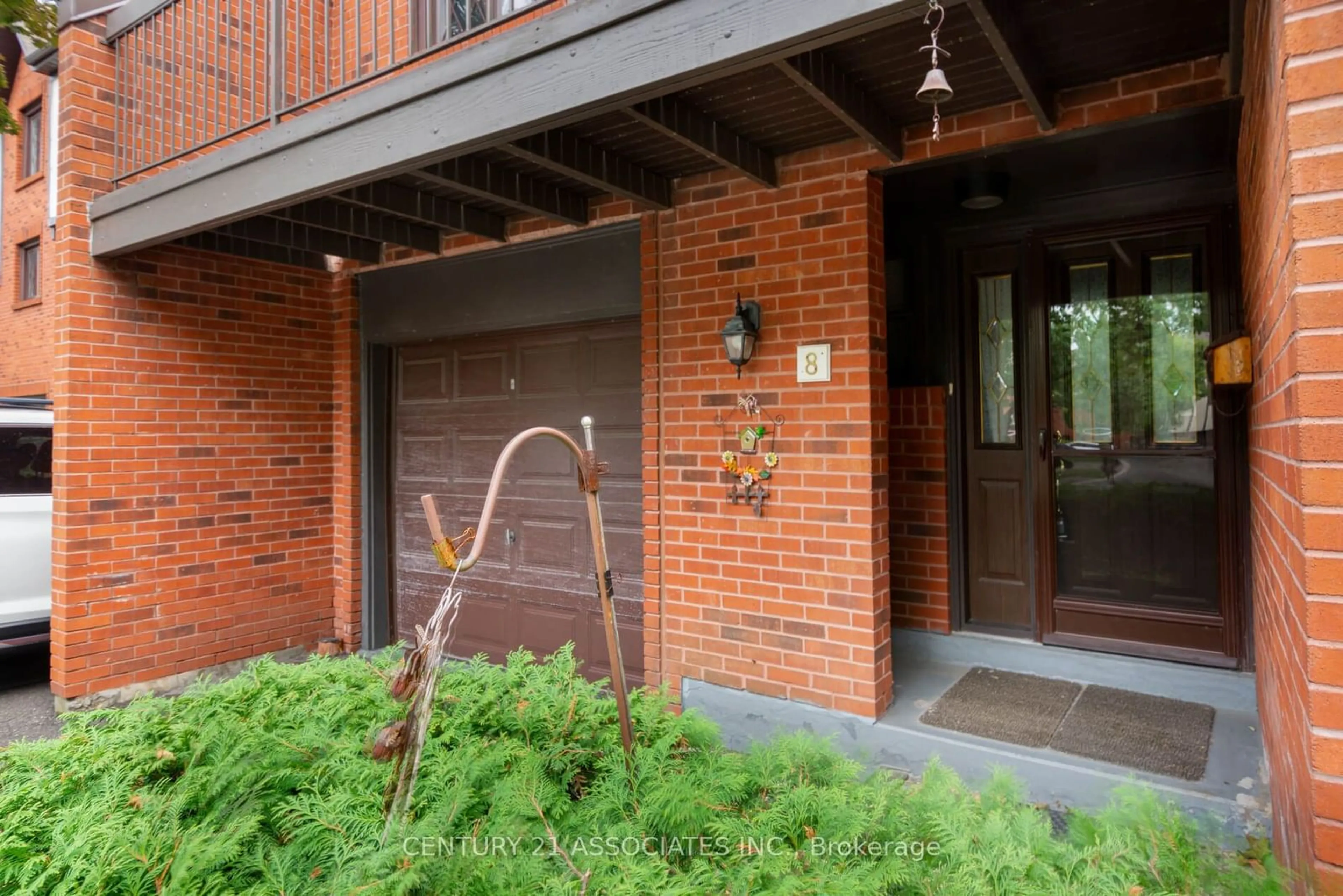 Indoor foyer, wood floors for 3360 Council Ring Rd #8, Mississauga Ontario L5L 2E4