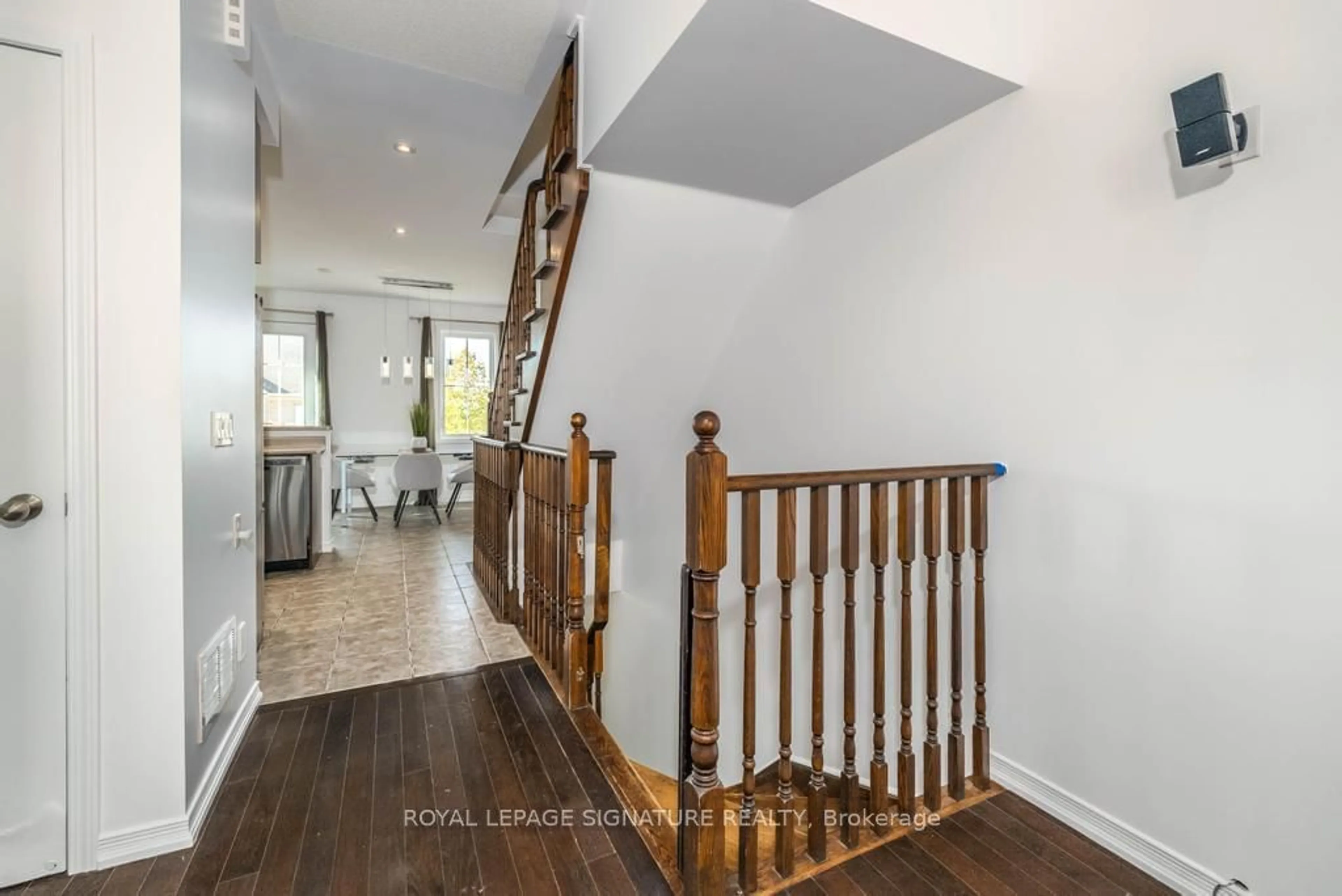 Stairs for 114 Cedar Lake Cres, Brampton Ontario L6Y 0R1