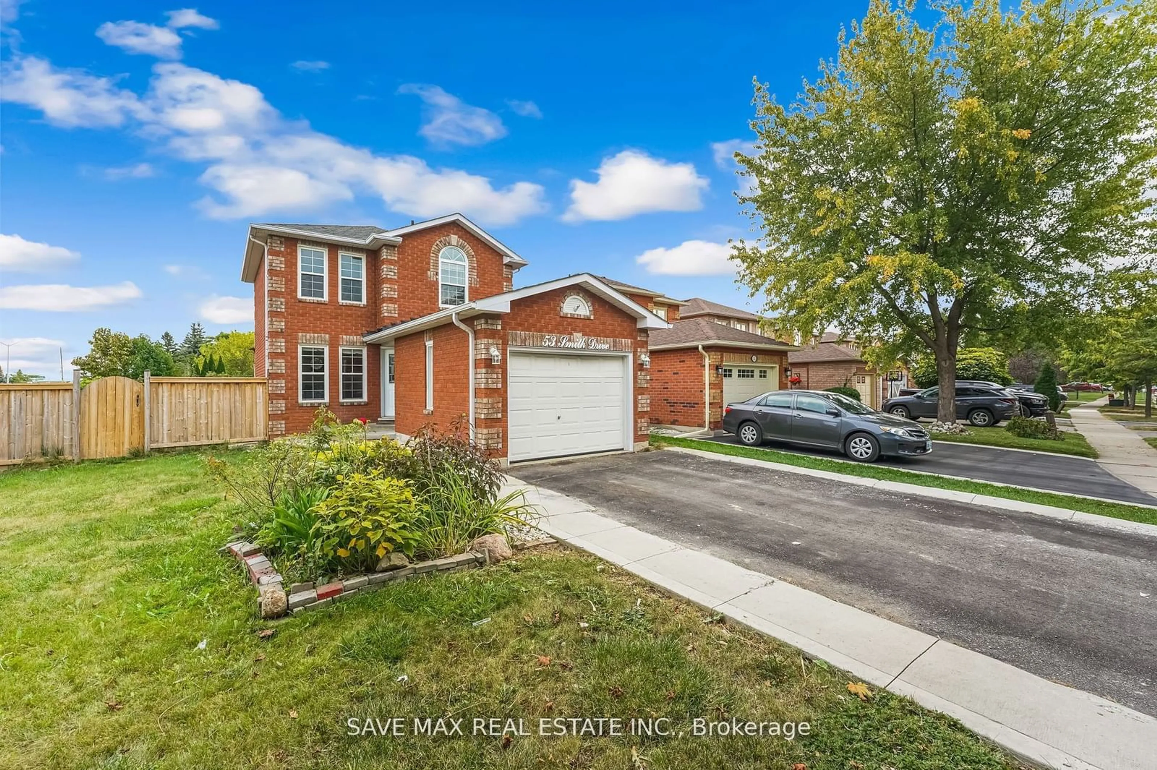 A pic from exterior of the house or condo, the street view for 53 Smith Dr, Halton Hills Ontario L7G 5S7