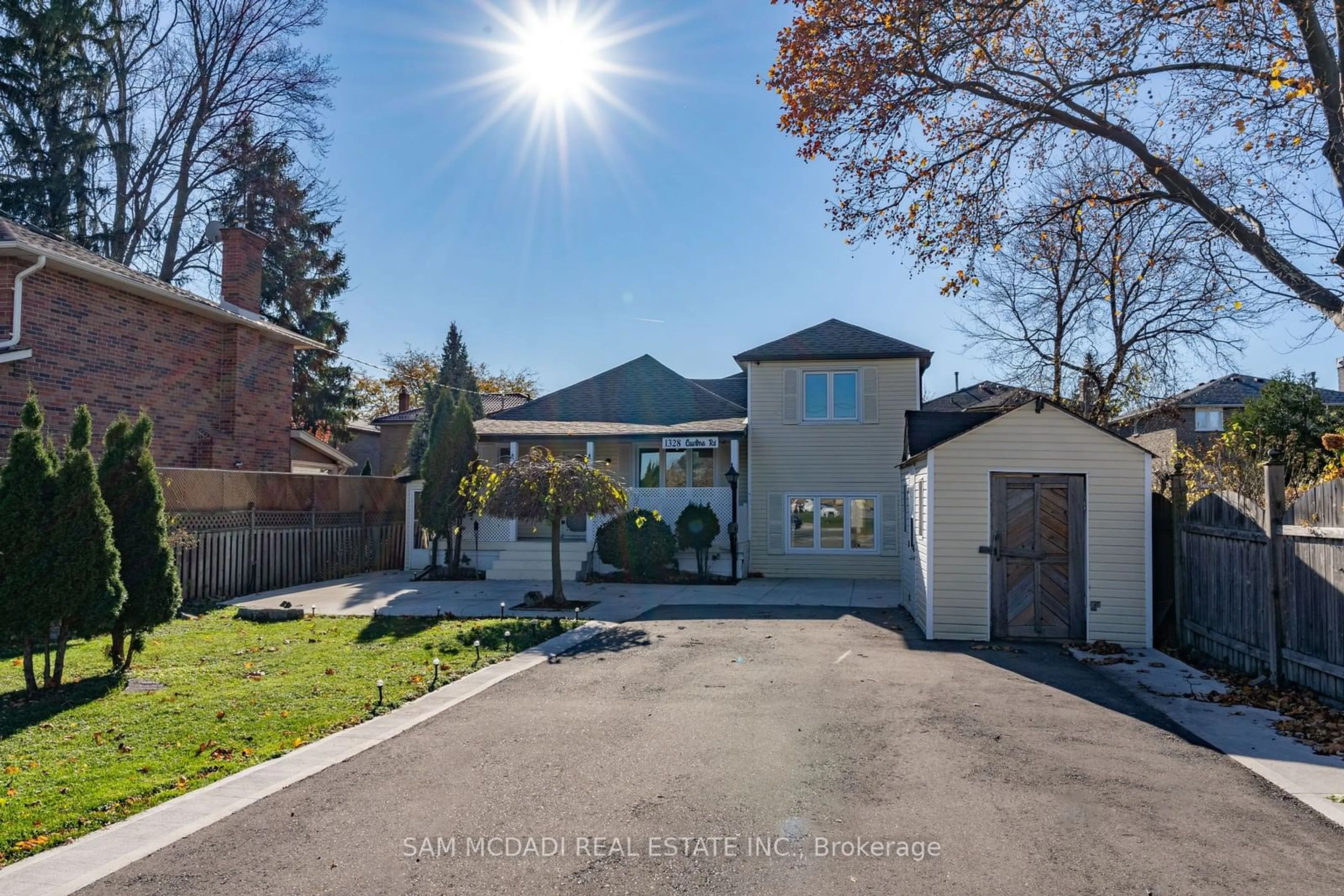 A pic from exterior of the house or condo, the fenced backyard for 1328 Cawthra Rd, Mississauga Ontario L5G 4K9