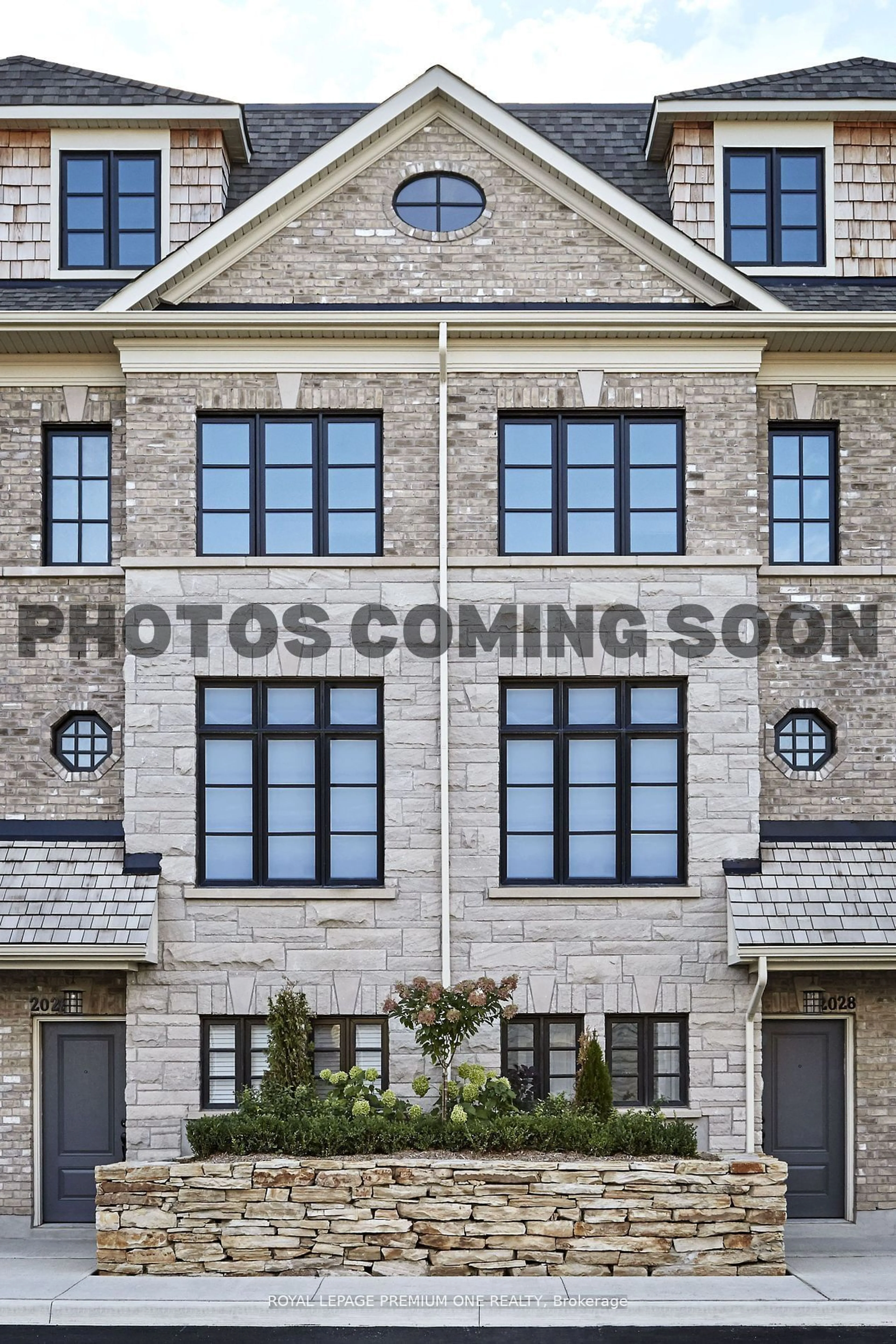 A pic from exterior of the house or condo, the front or back of building for 1 Wasdale Rd #119, Mississauga Ontario L5M 2R2