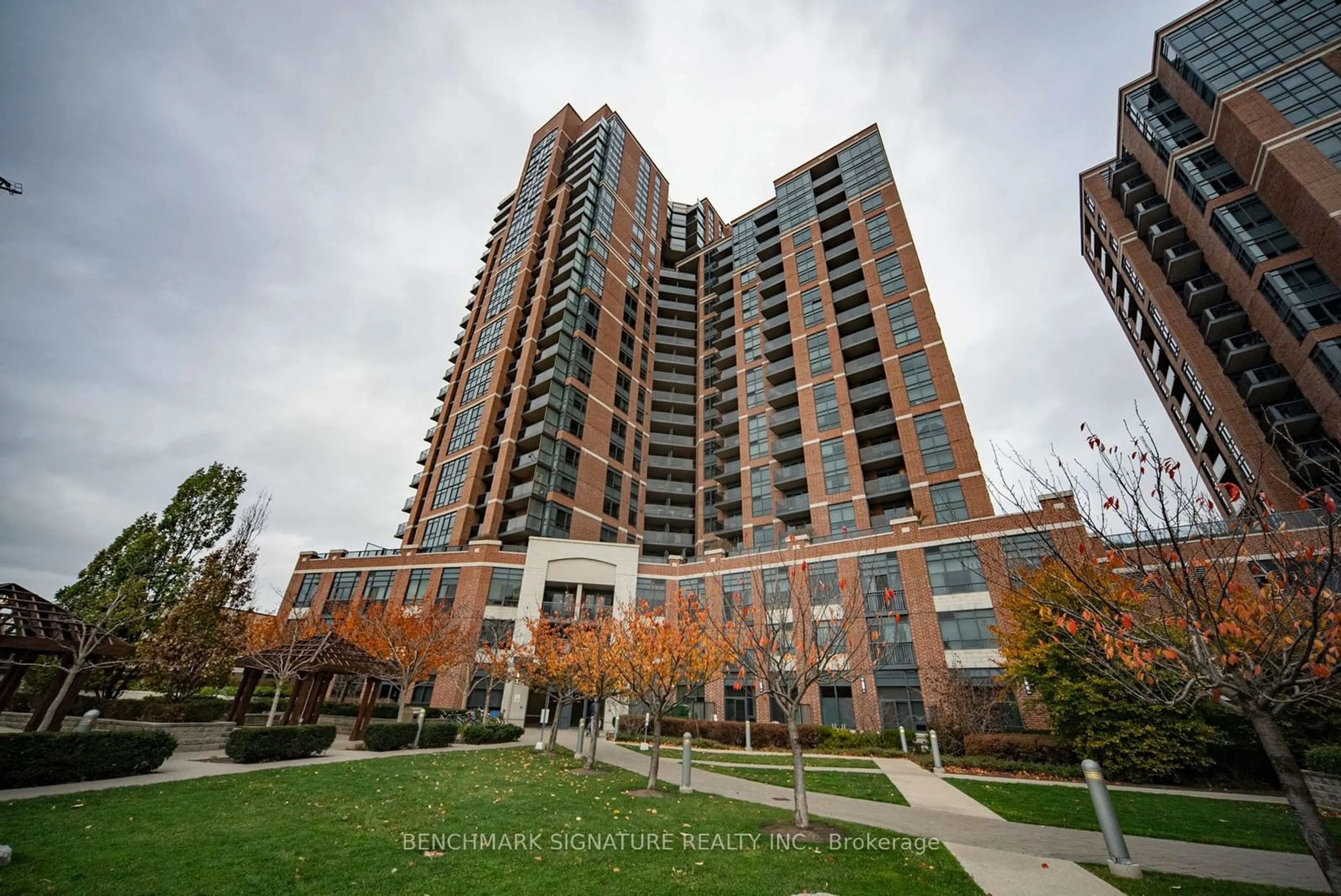 A pic from exterior of the house or condo, the front or back of building for 60 Heintzman St #2101, Toronto Ontario M6P 5A1