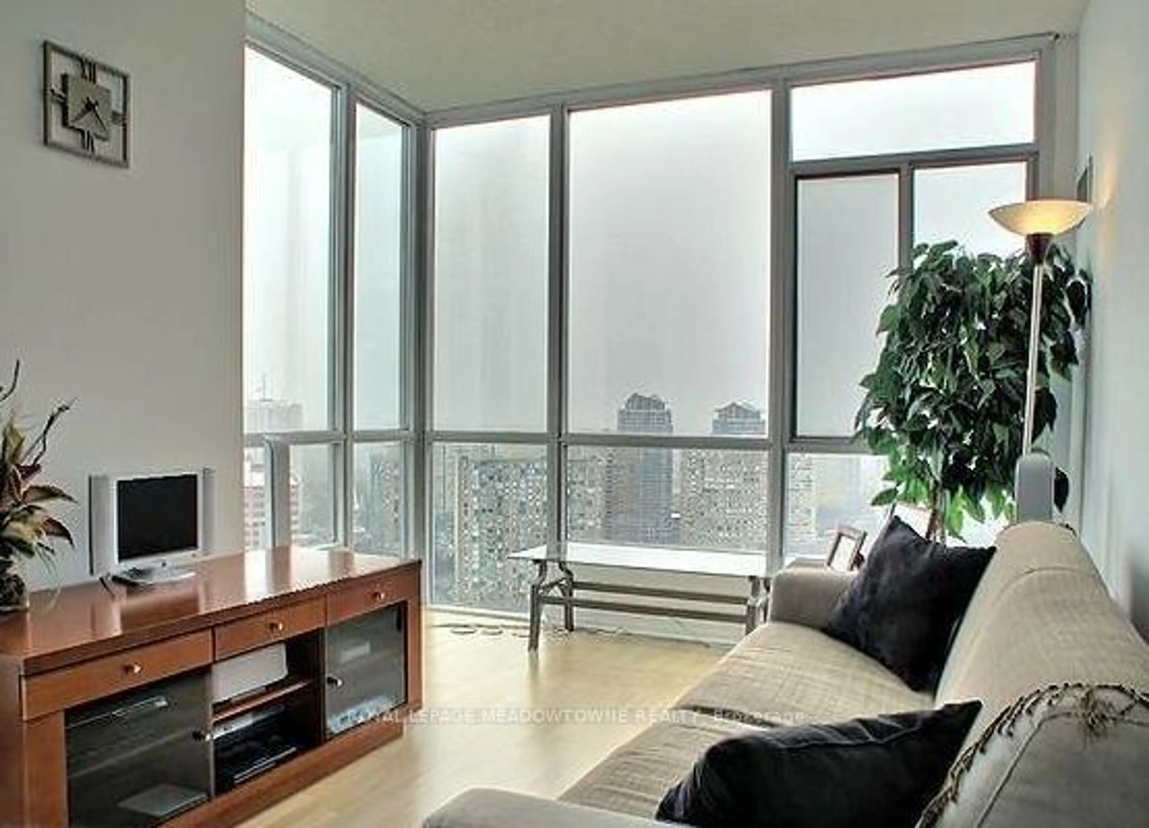 Living room for 220 Burnhamthorpe Rd #2602, Mississauga Ontario L5B 4N4