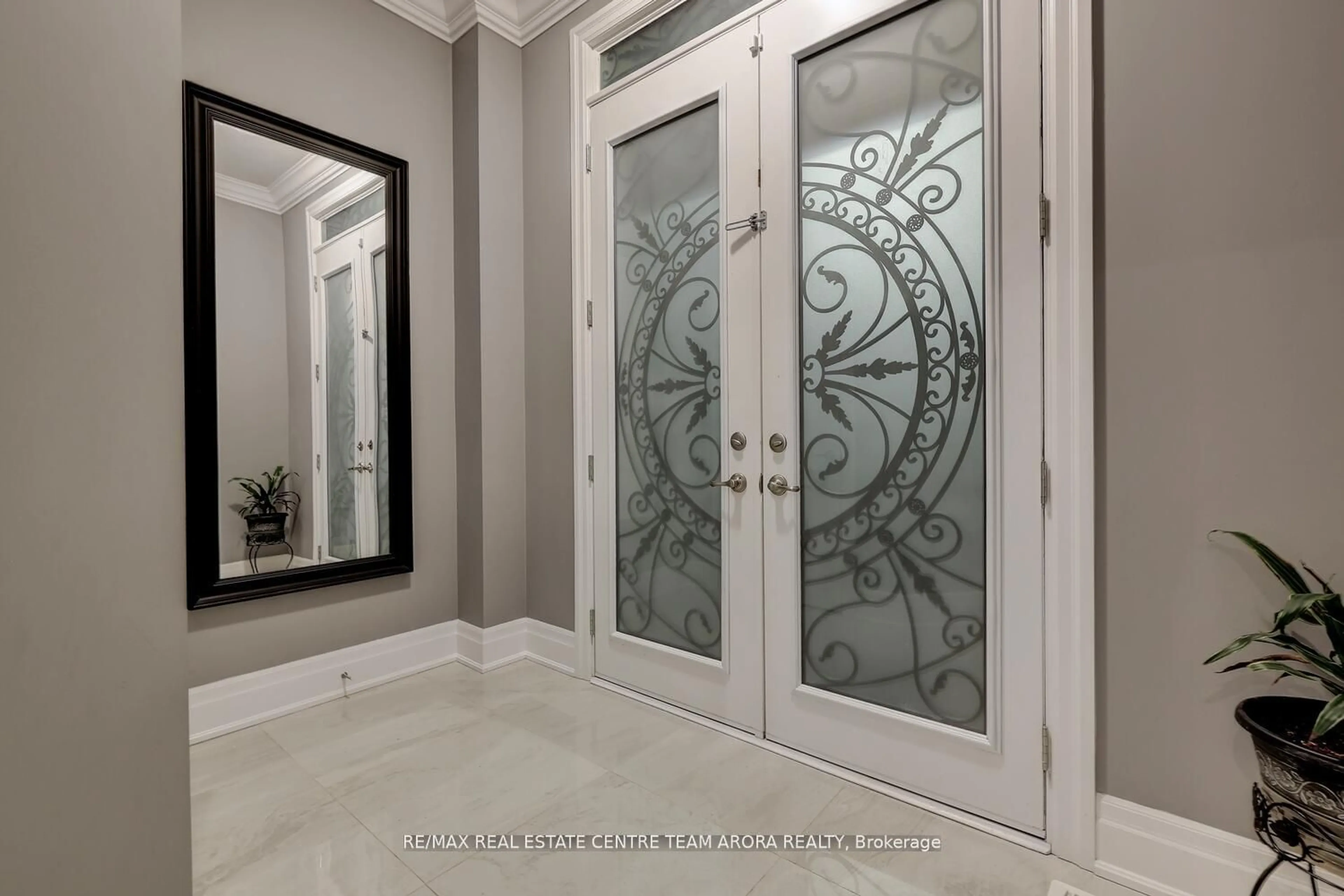 Indoor entryway, ceramic floors for 477 Brisdale Dr, Brampton Ontario L7A 4J4