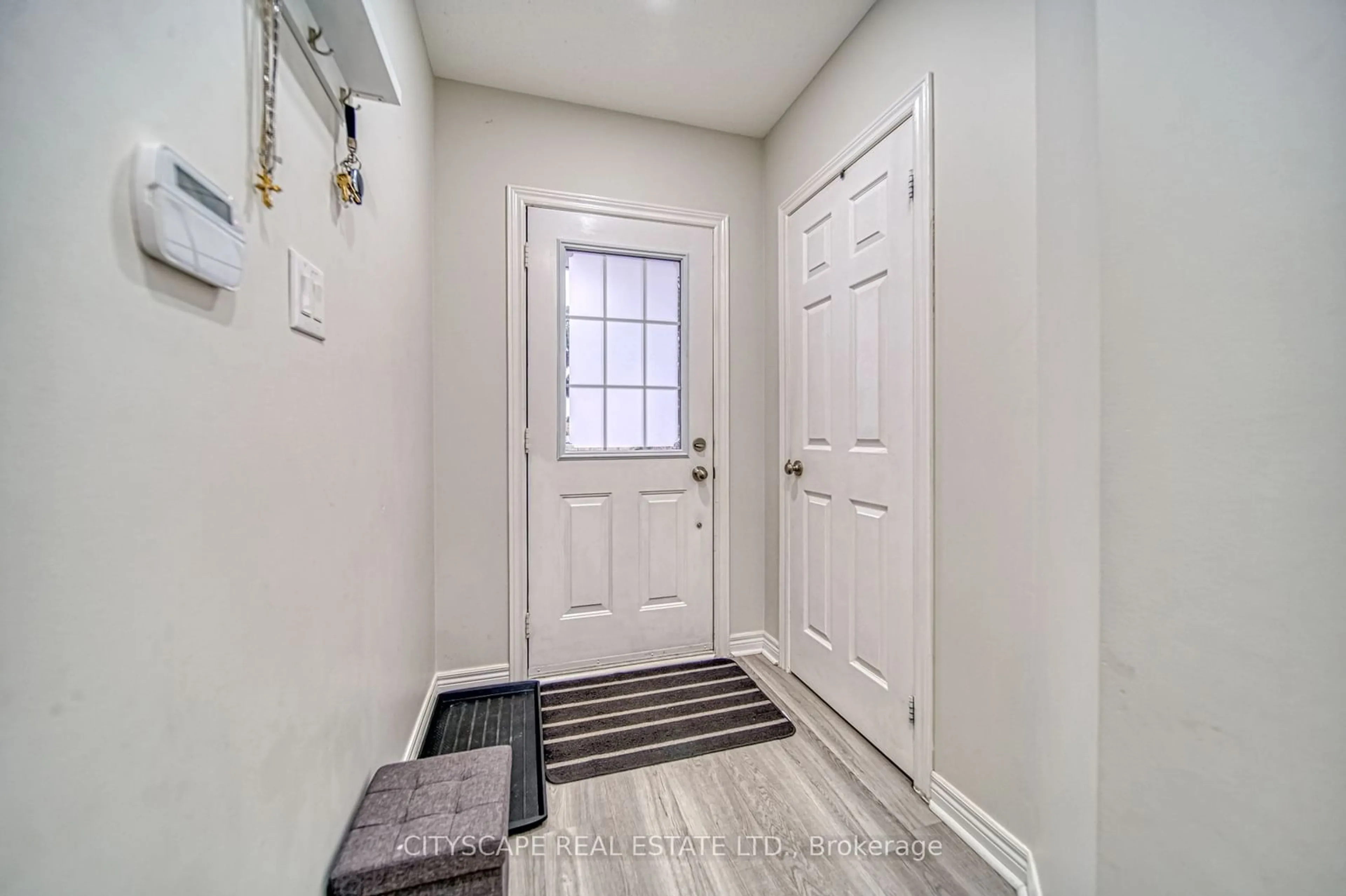 Indoor entryway, wood floors for 59 Hanton Cres, Caledon Ontario L7E 1W1