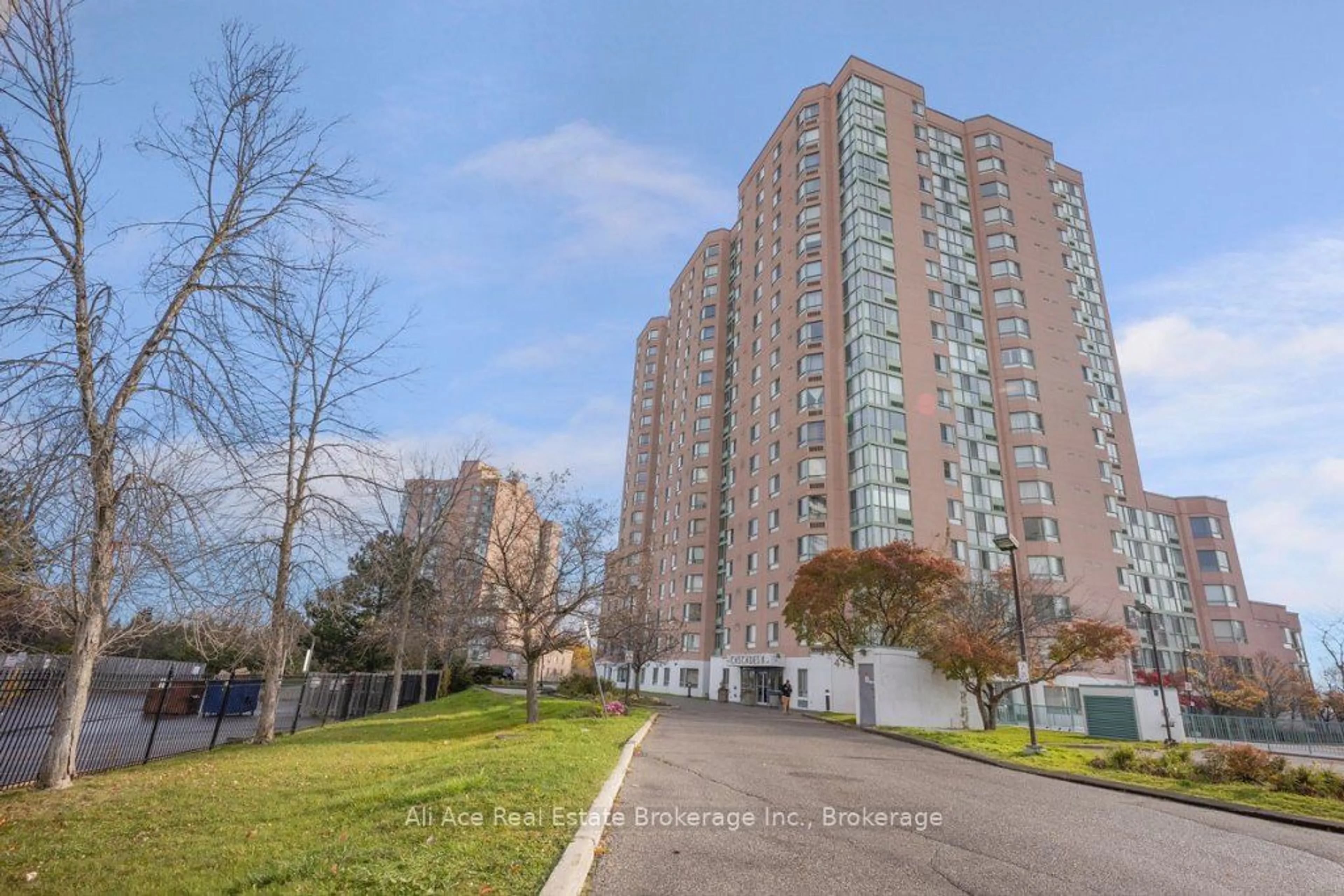 A pic from exterior of the house or condo, the front or back of building for 41 Markbrook Lane #510, Toronto Ontario M9V 5E6