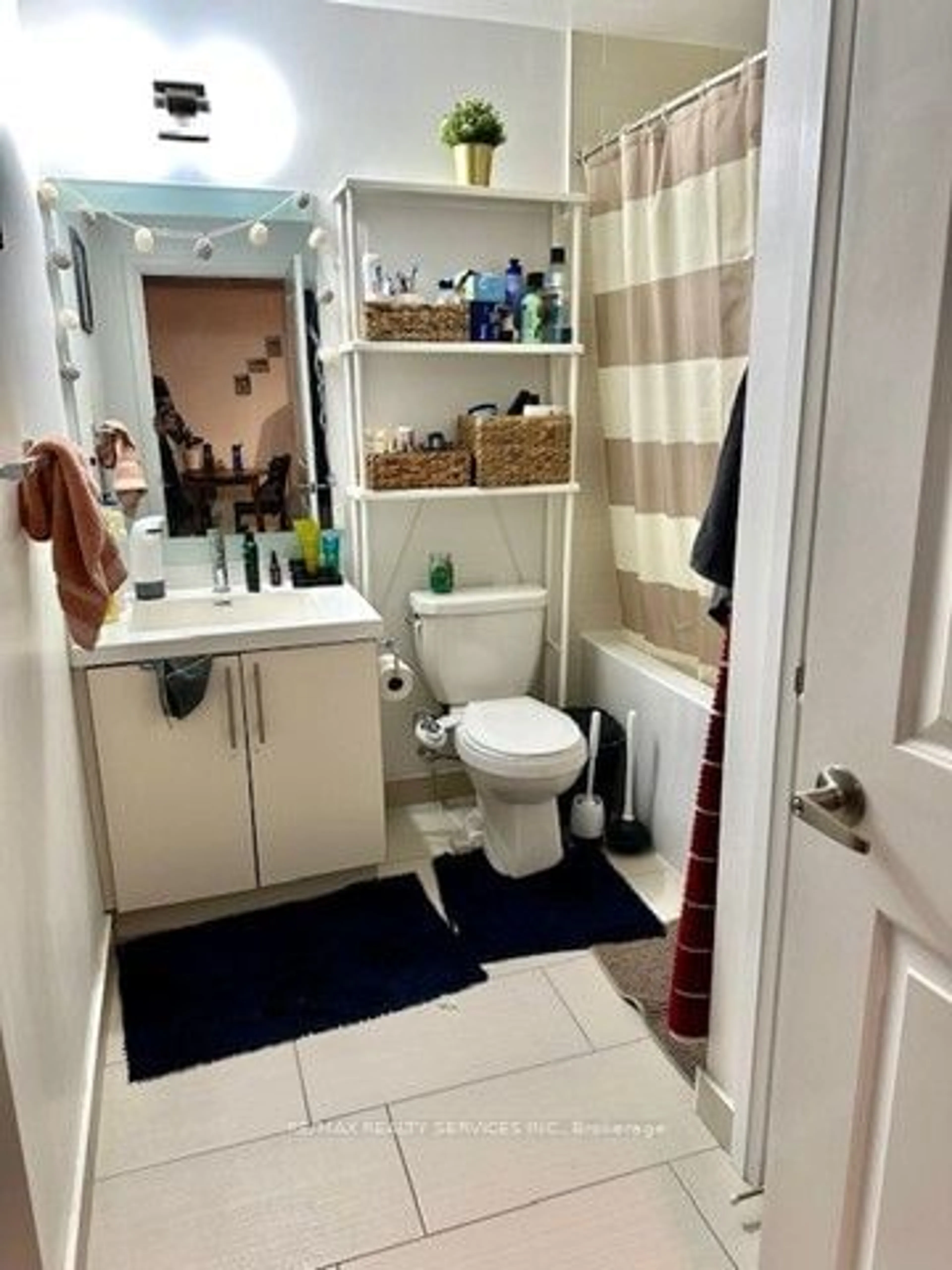 Bathroom, not visible floor for 65 Speers Rd #1607, Oakville Ontario L6K 0J1