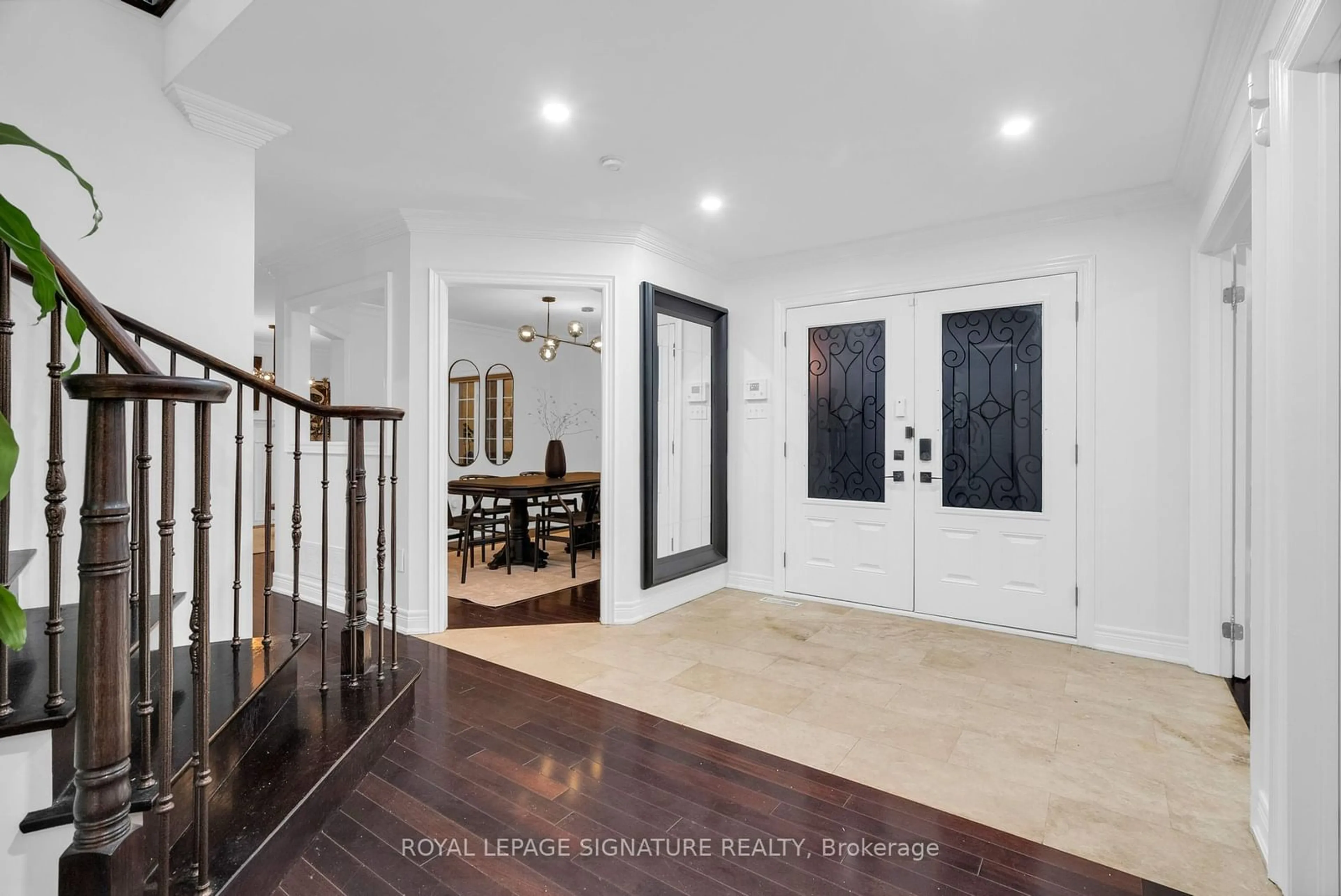 Indoor entryway, wood floors for 6412 Newcombe Dr, Mississauga Ontario L5V 2H9