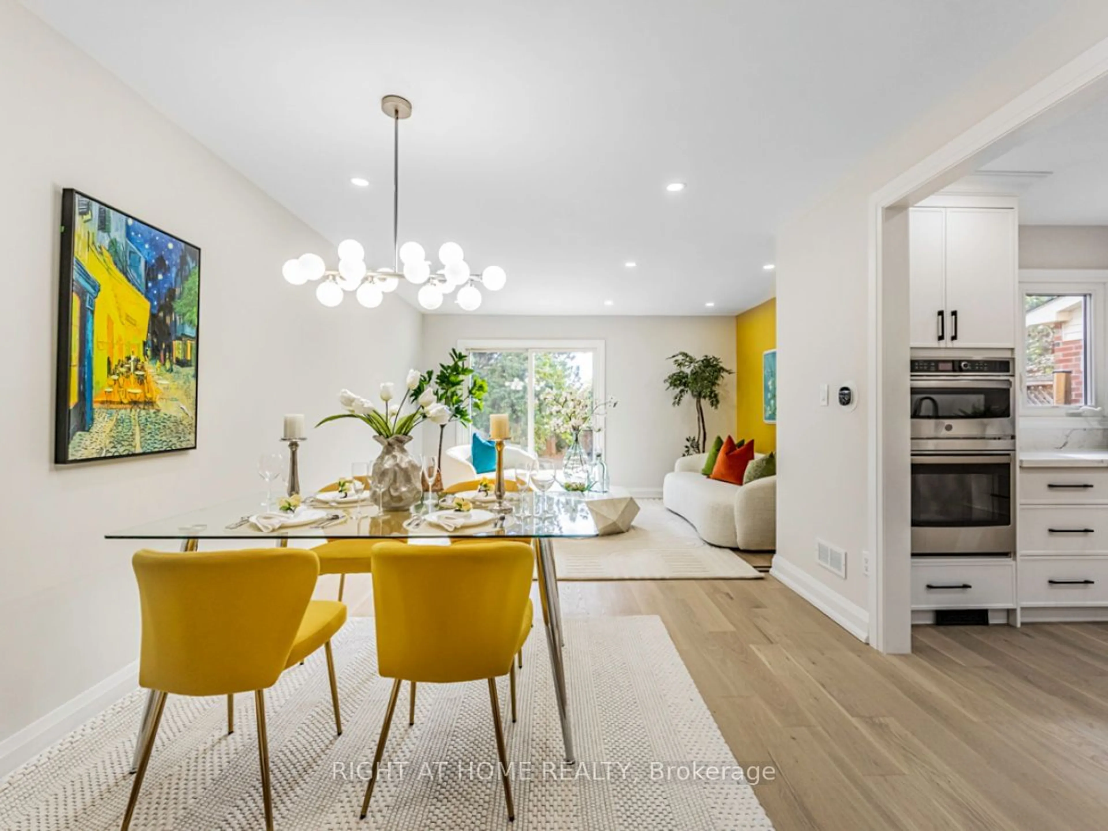 Dining room, wood floors for 2273 Munn's Ave, Oakville Ontario L6H 3M4