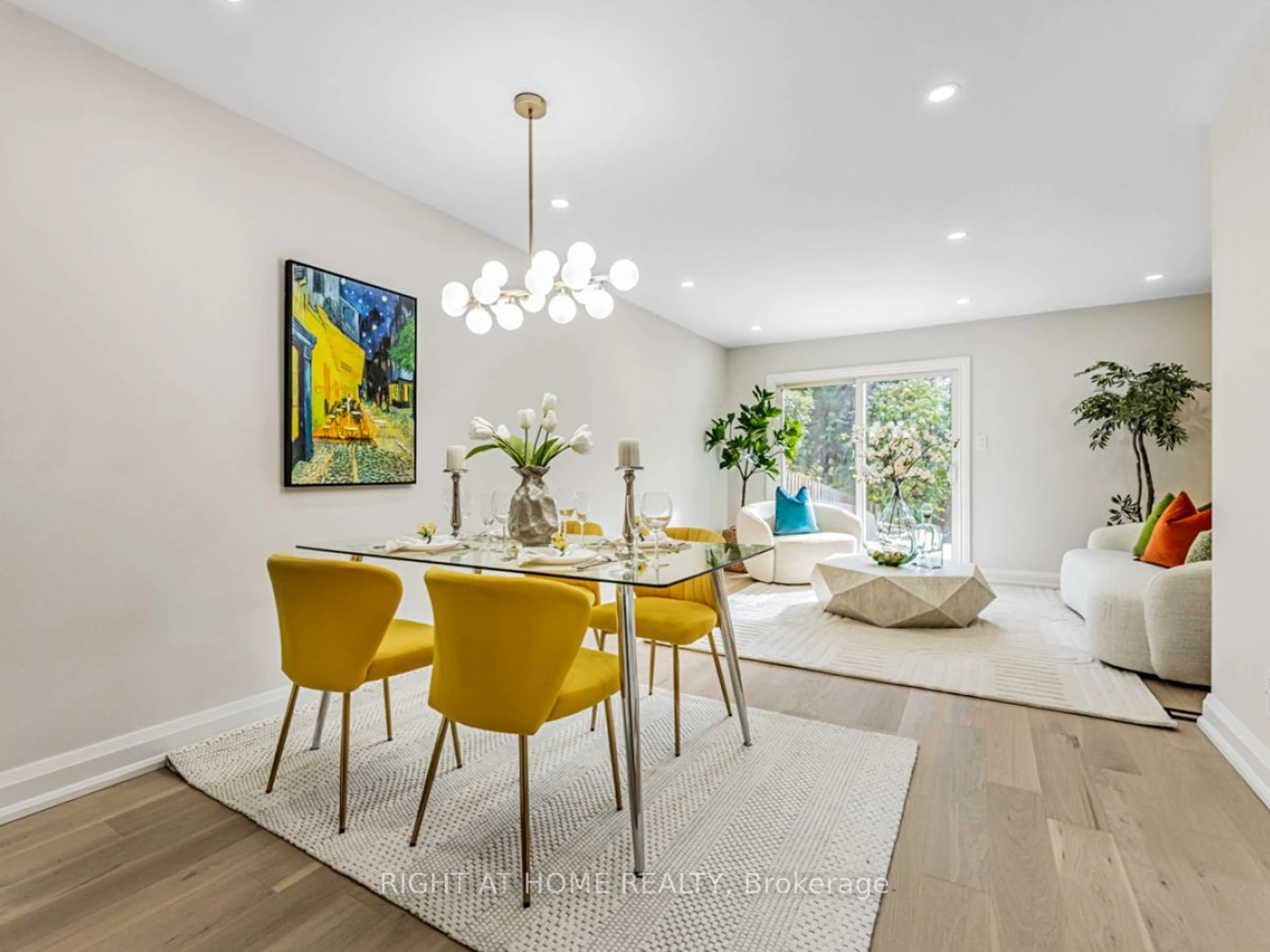 Dining room, wood floors for 2273 Munn's Ave, Oakville Ontario L6H 3M4