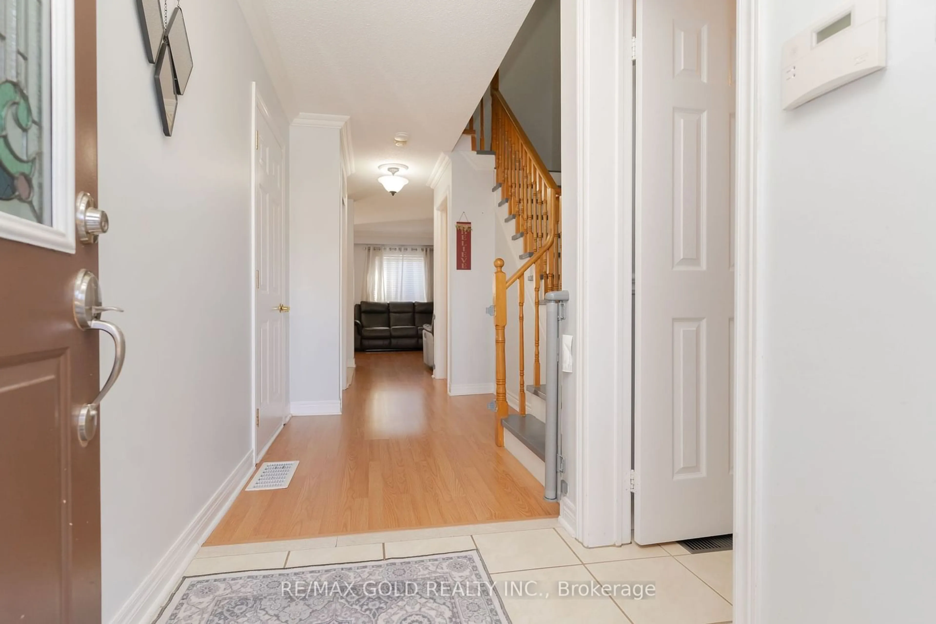 Indoor entryway, wood floors for 79 Ridgemore Cres, Brampton Ontario L7A 2L5