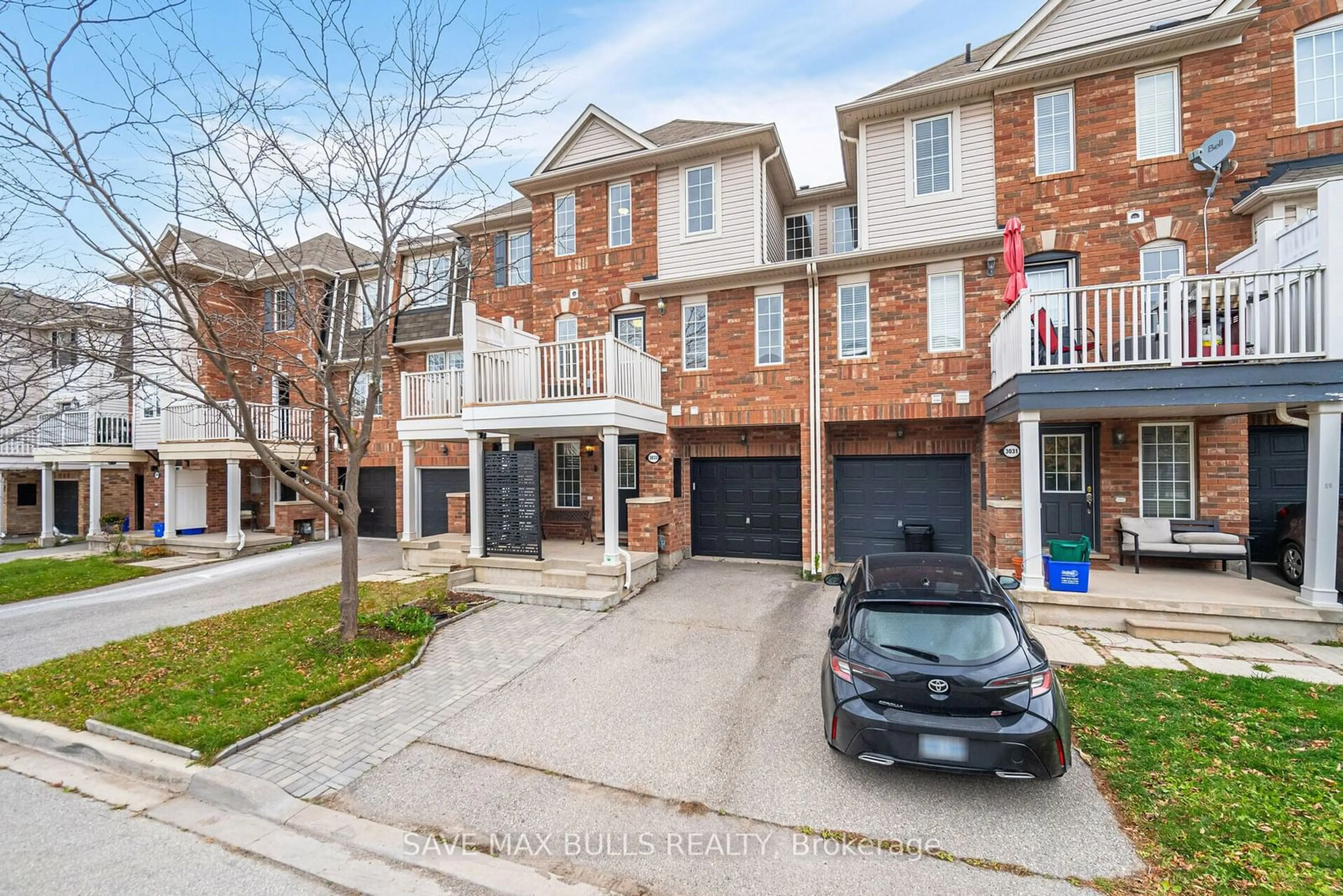 A pic from exterior of the house or condo, the street view for 3033 Drumloch Ave, Oakville Ontario L6M 5H9