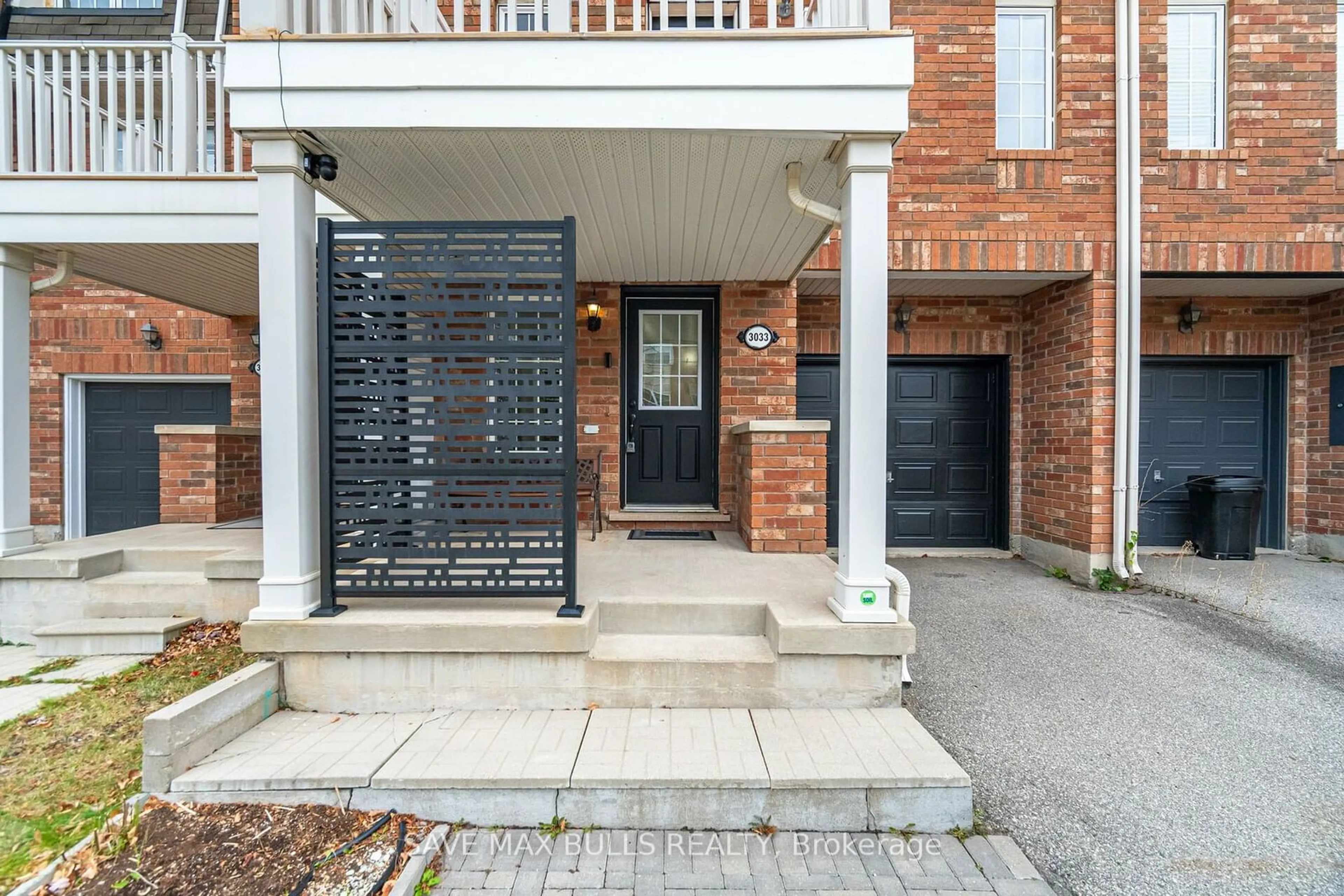 Home with brick exterior material for 3033 Drumloch Ave, Oakville Ontario L6M 5H9