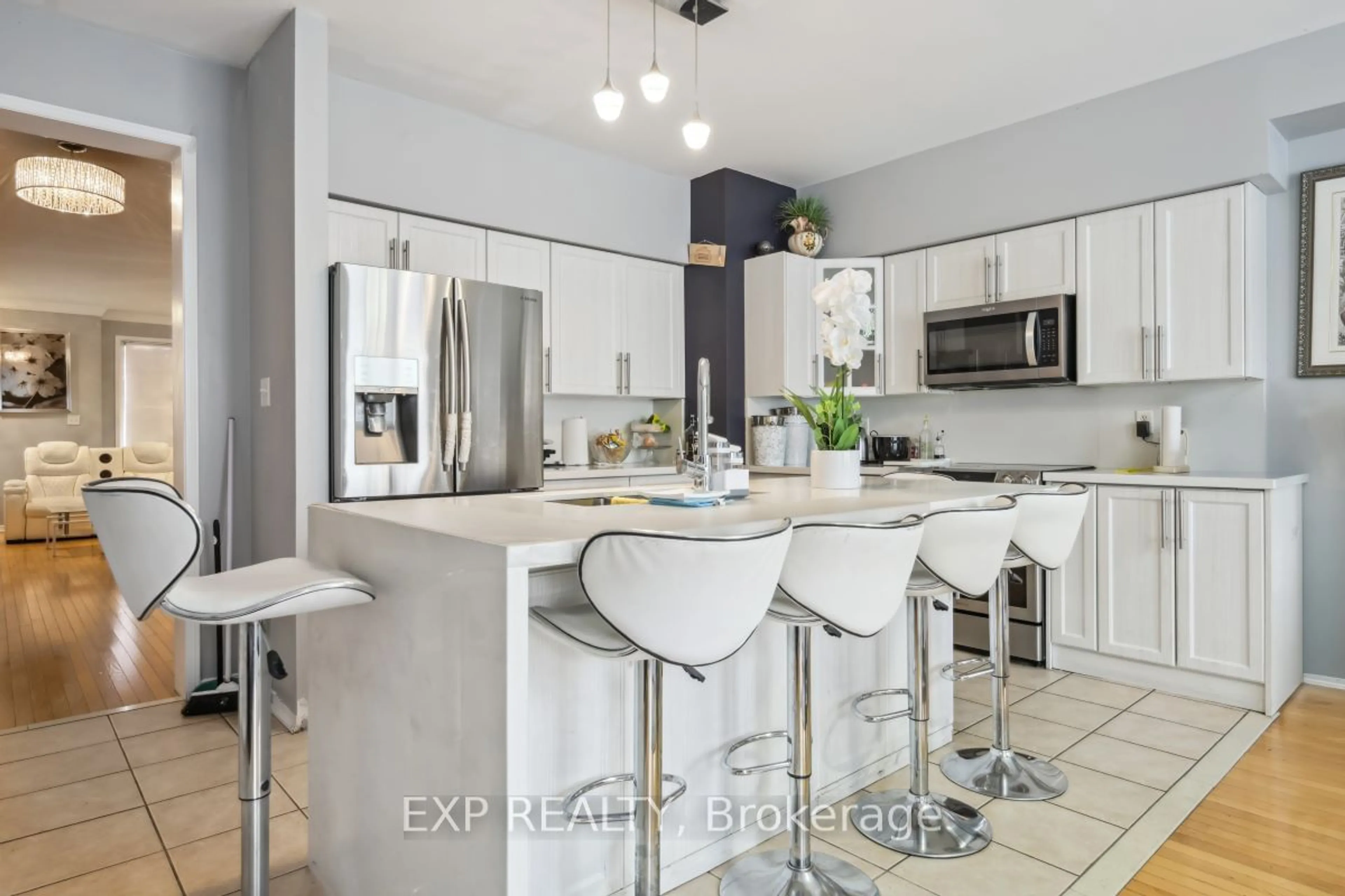 Open concept kitchen for 411 Murray Ross Pkwy, Toronto Ontario M3J 3P1