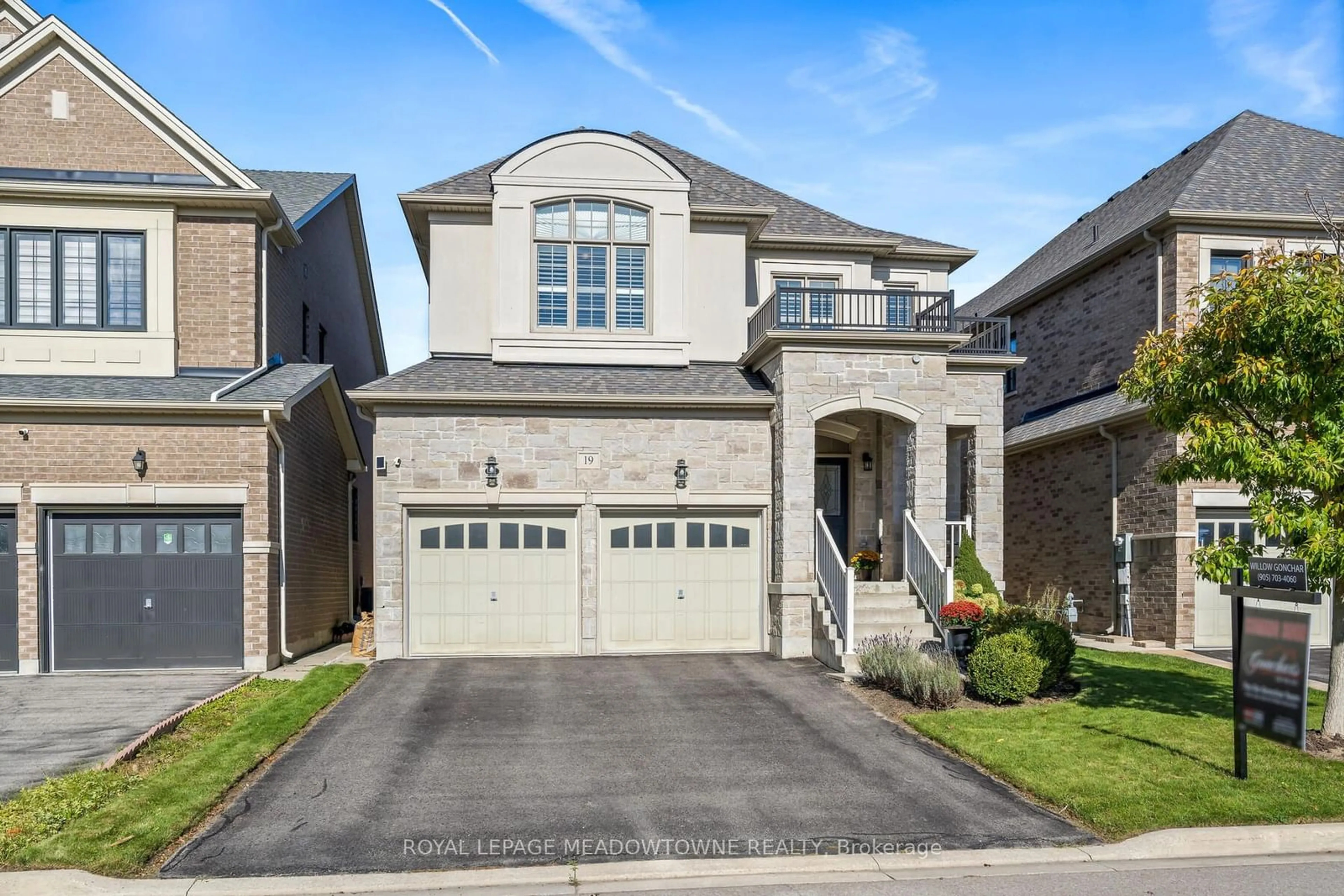 Frontside or backside of a home, cottage for 19 Mugford Cres, Brampton Ontario L6Y 6A7