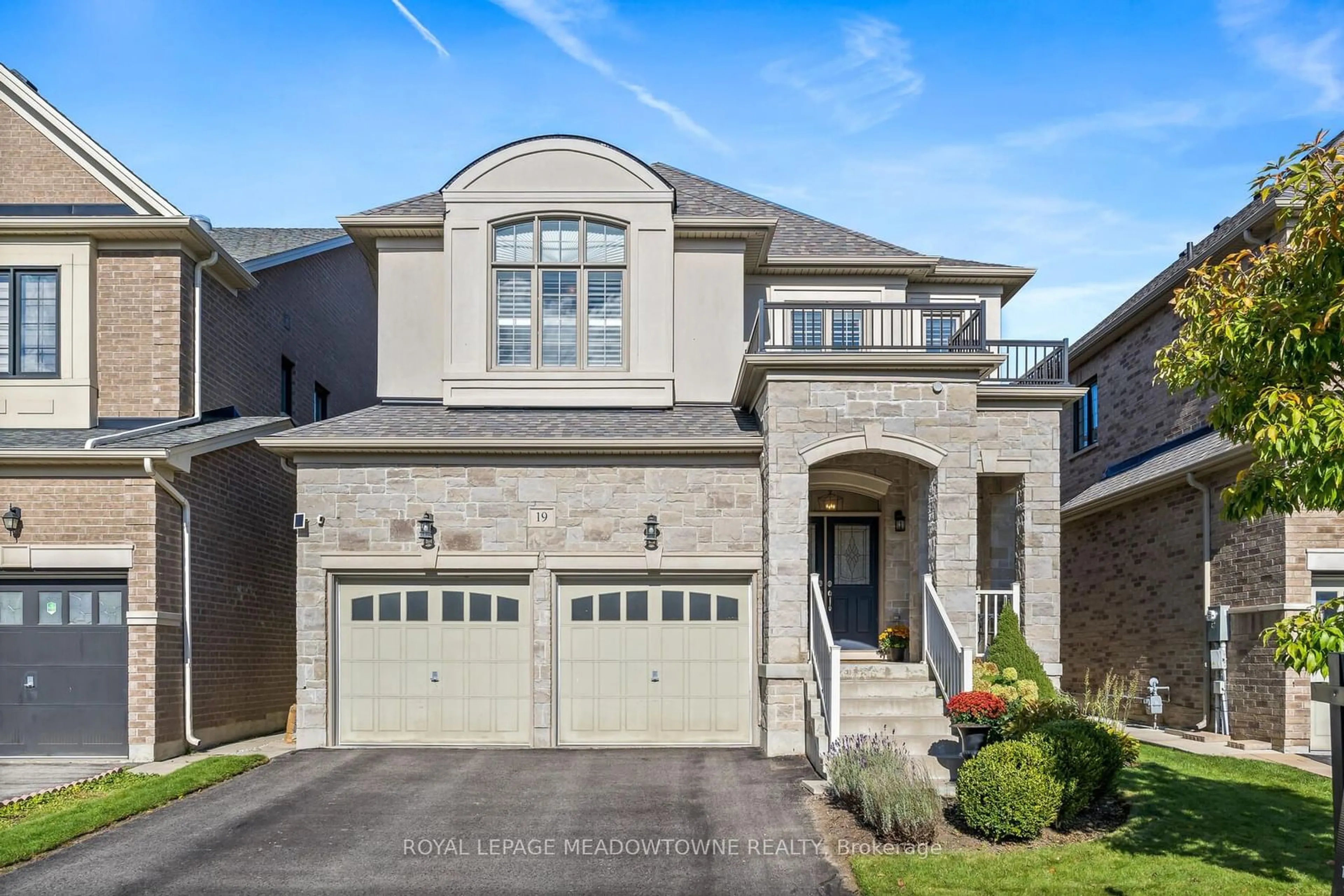 Frontside or backside of a home, cottage for 19 Mugford Cres, Brampton Ontario L6Y 6A7