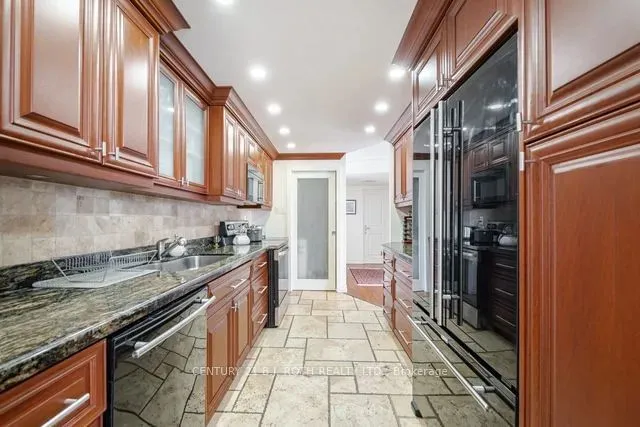 Additional property image - 2045 Lake Shore Blvd Unit 806