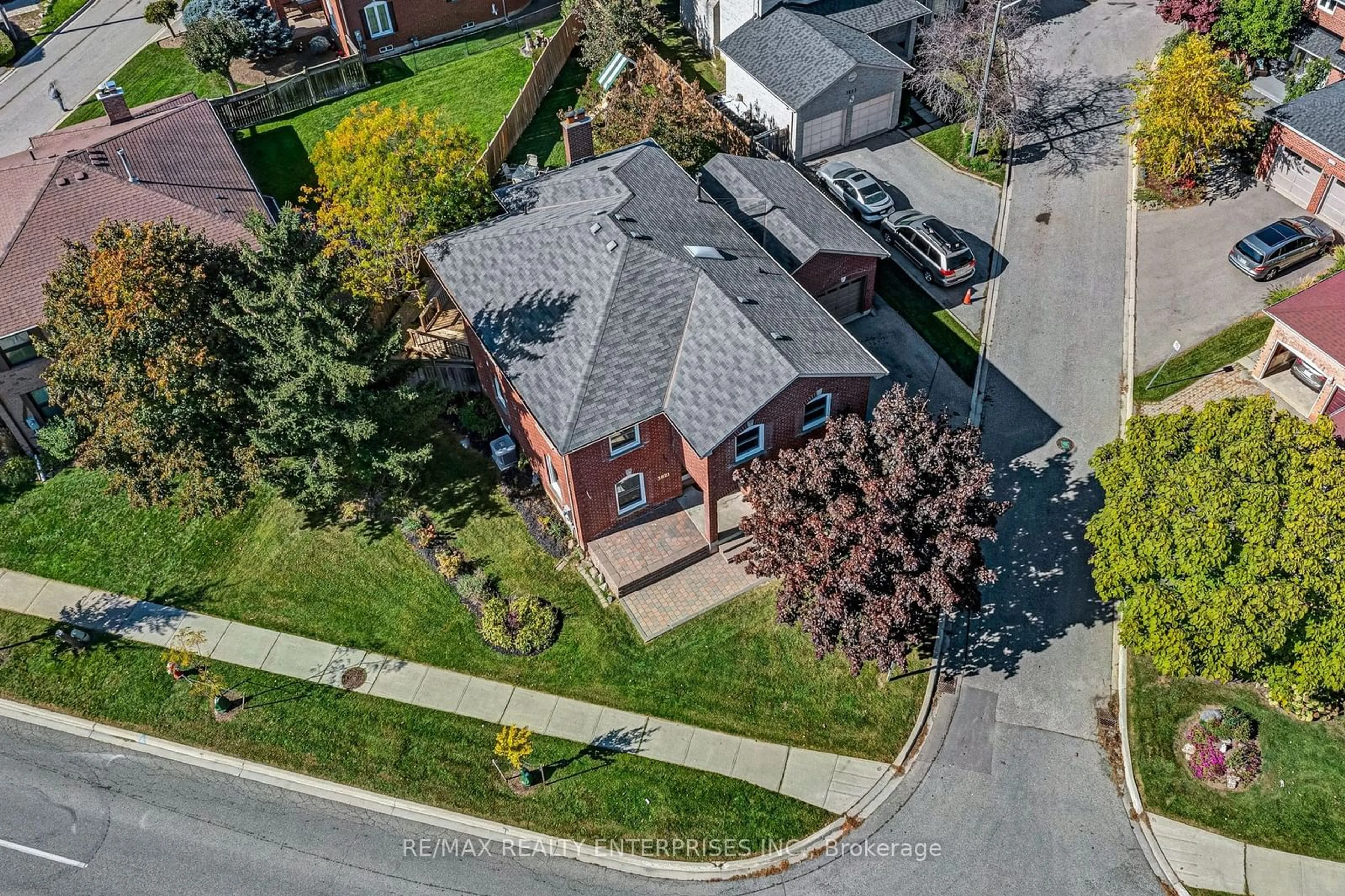 Frontside or backside of a home, the street view for 3821 Trelawny Circ, Mississauga Ontario L5N 5J6