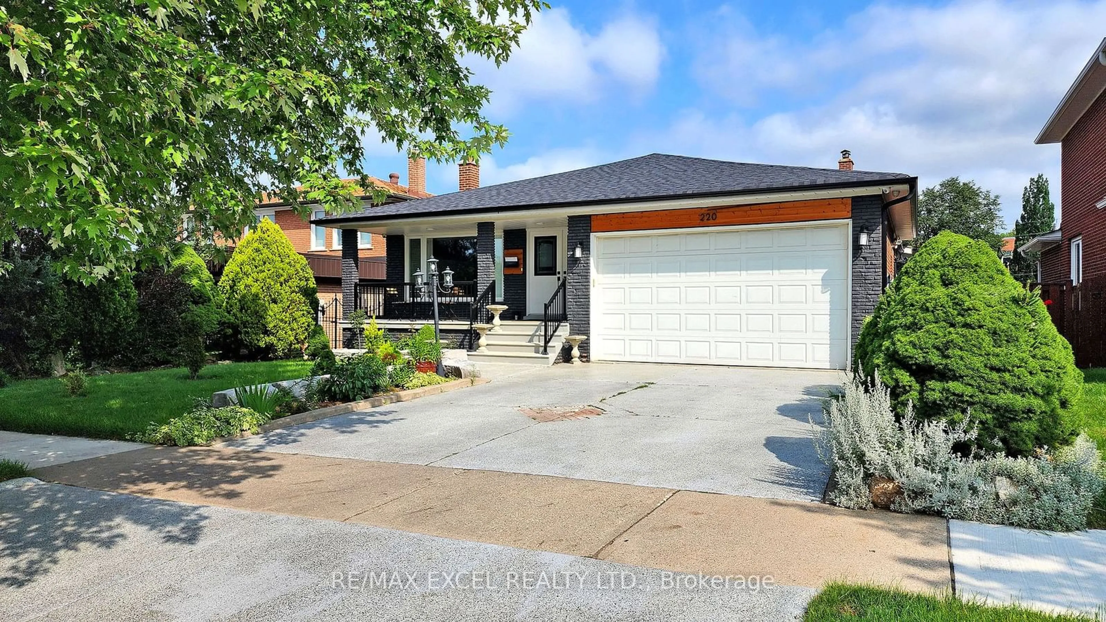 Frontside or backside of a home, the street view for 220 Gracefield Ave, Toronto Ontario M6L 1L8