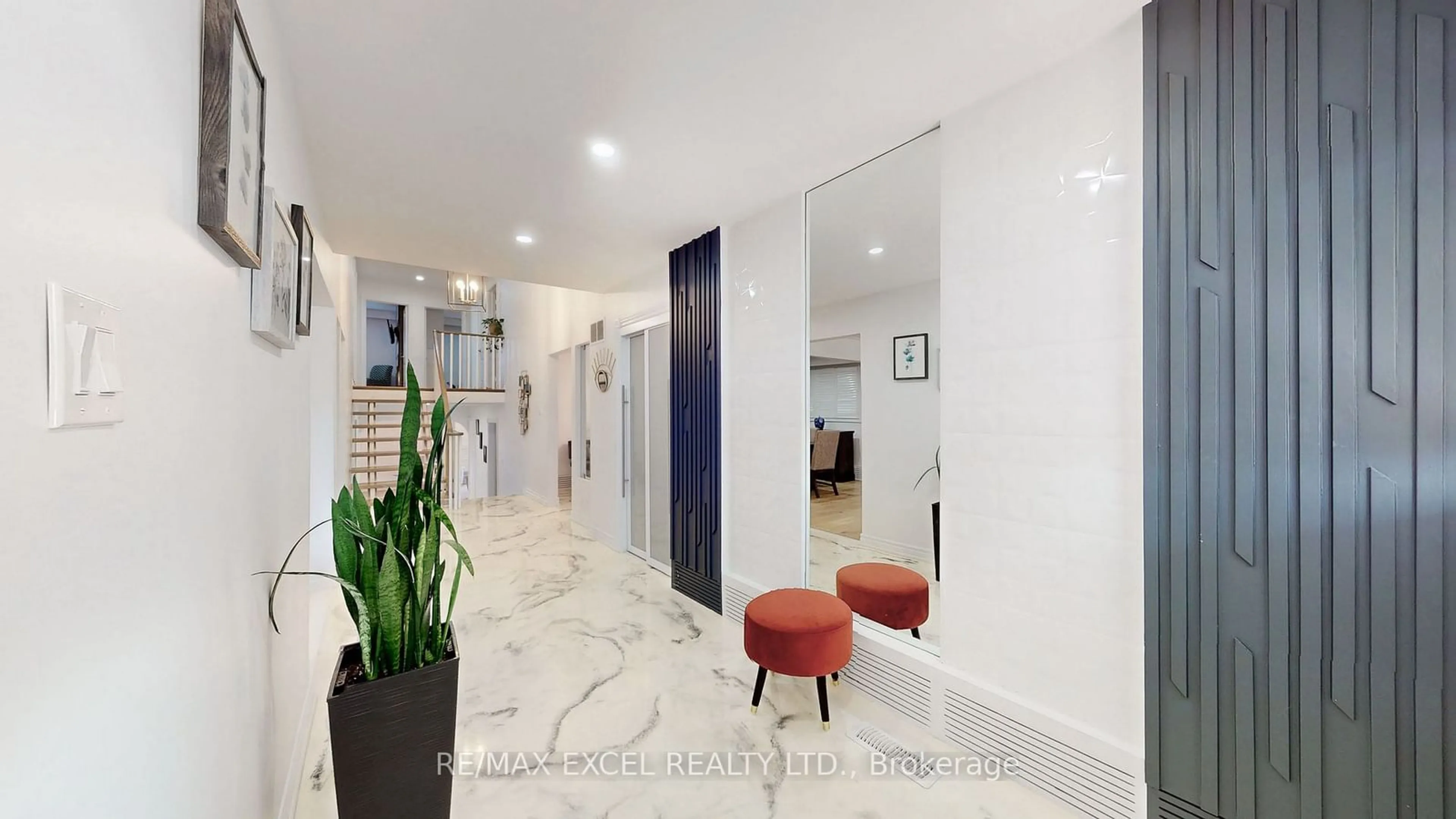 Indoor foyer, ceramic floors for 220 Gracefield Ave, Toronto Ontario M6L 1L8