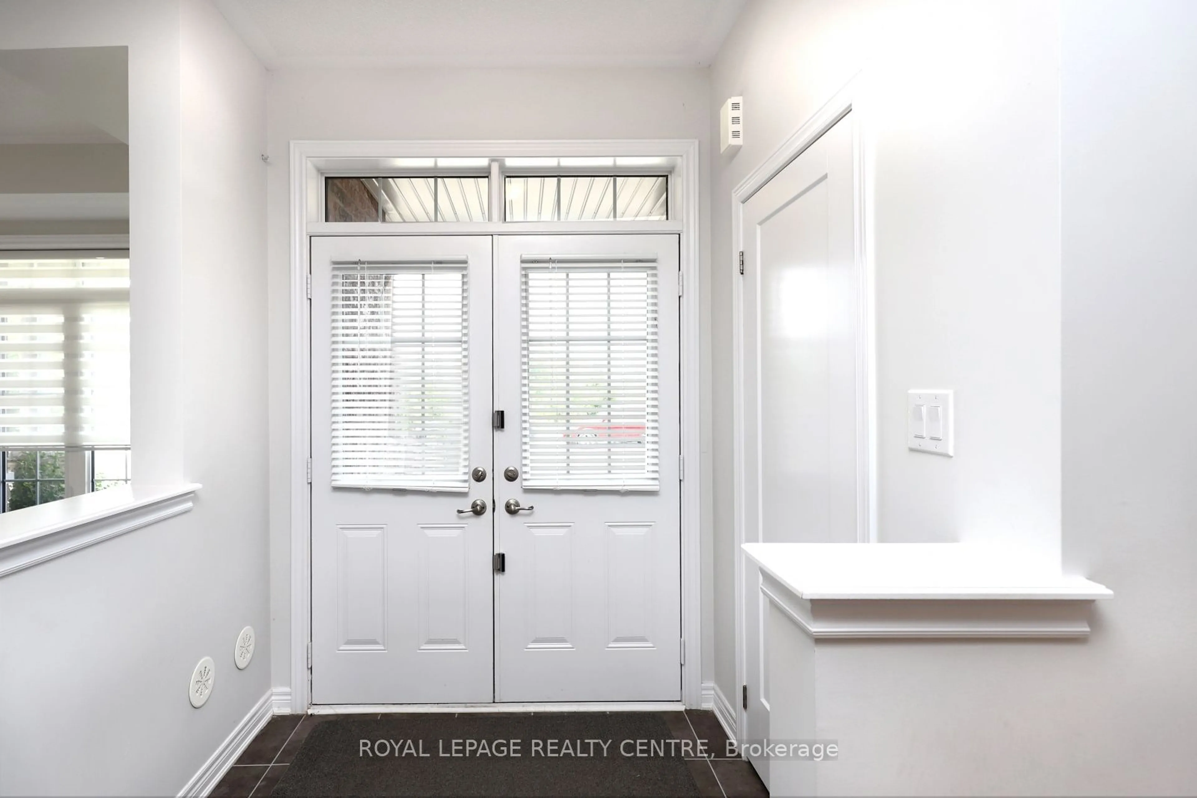 Indoor entryway, wood floors for 3020 George Savage Ave, Oakville Ontario L6M 0Z1