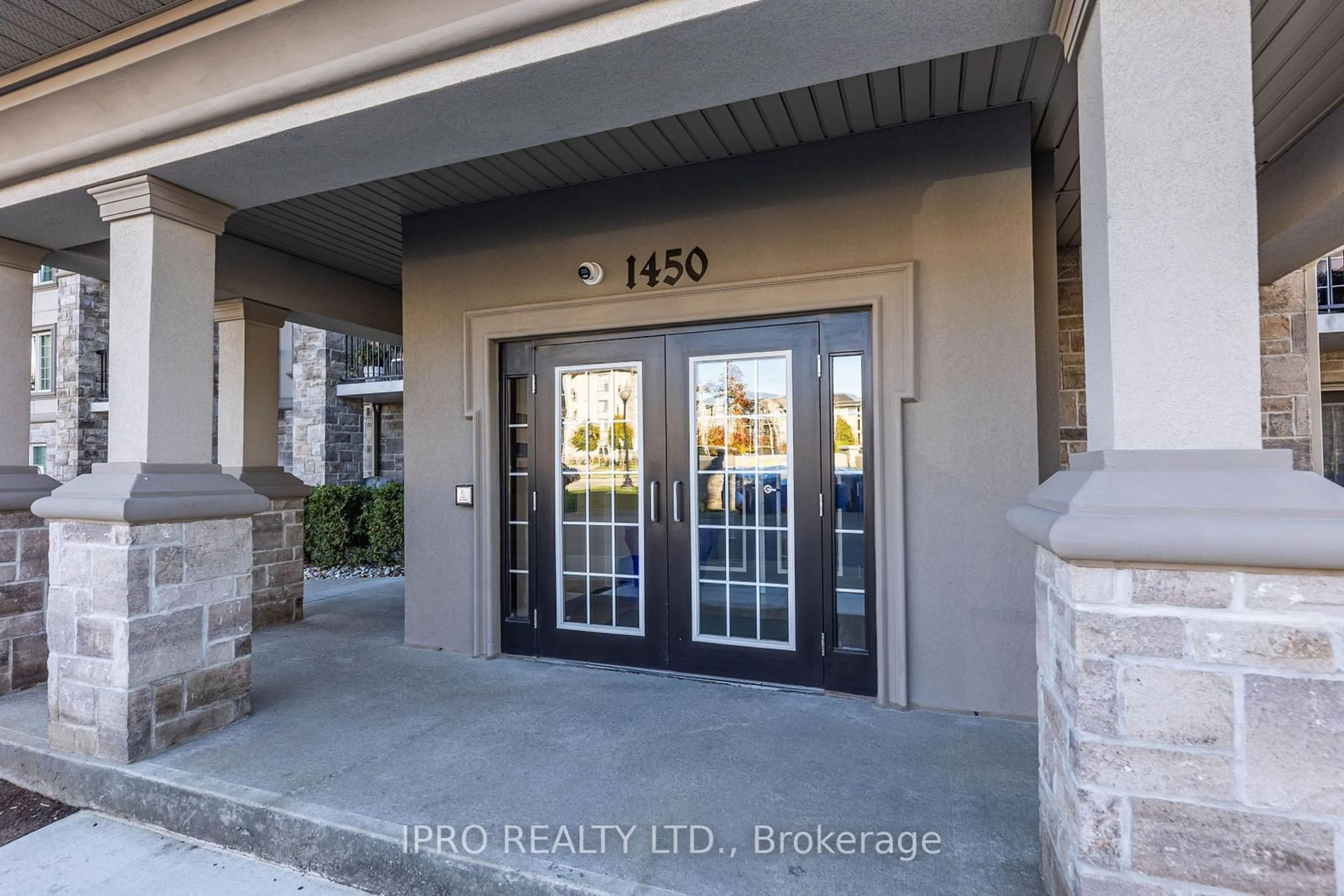 Indoor entryway for 1450 Main St #304, Milton Ontario L9T 8W4