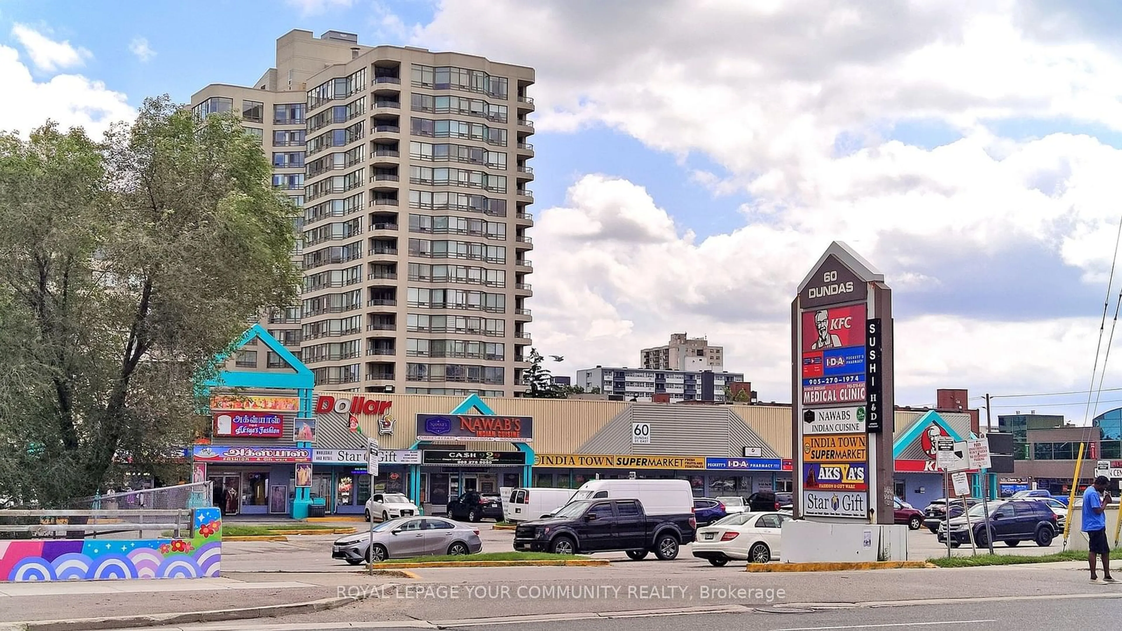 A pic from exterior of the house or condo, the street view for 86 Dundas St #916, Mississauga Ontario L5A 1W4