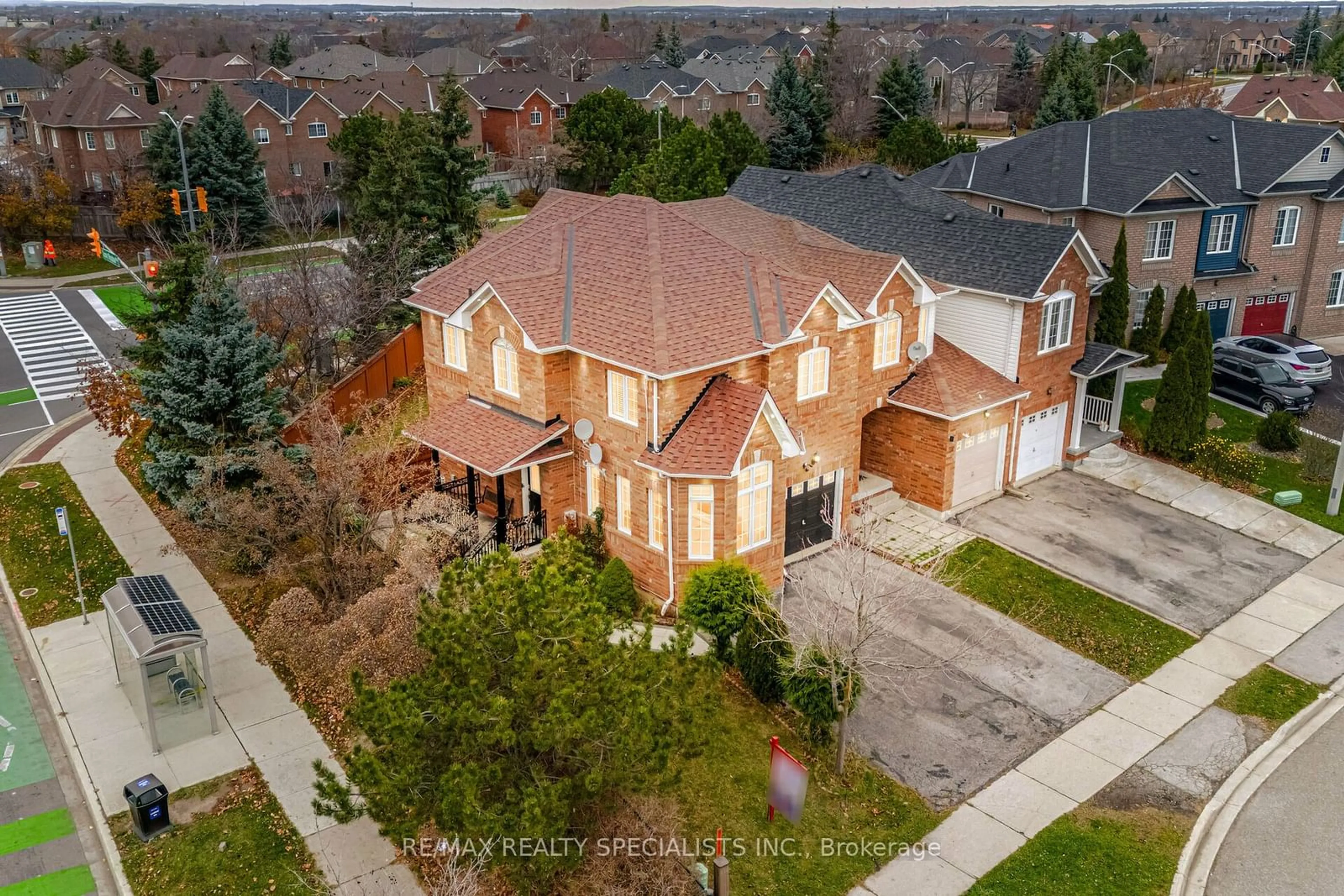 A pic from exterior of the house or condo, the street view for 76 Thunderbird Tr, Brampton Ontario L6R 2T4