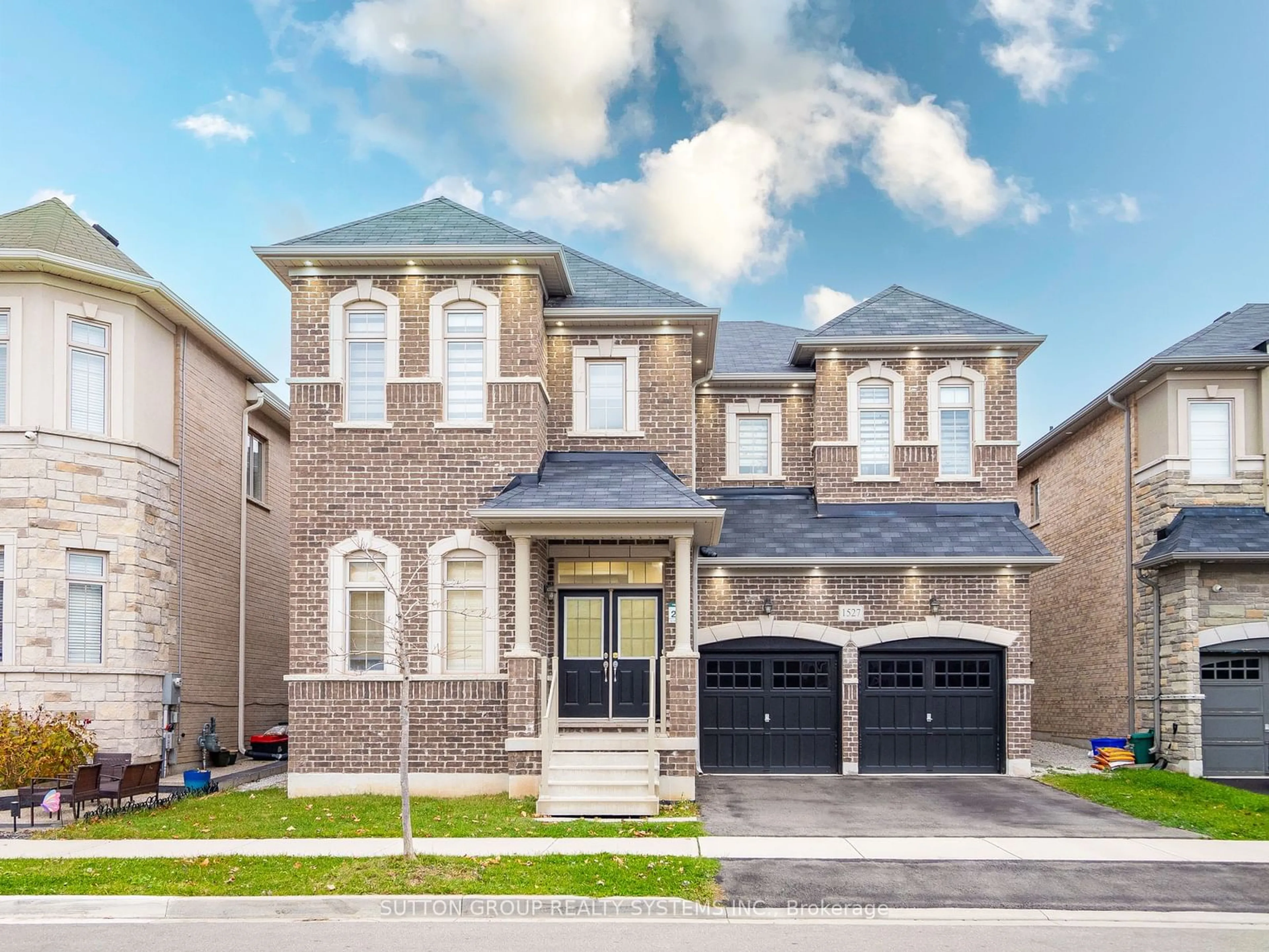 Home with brick exterior material for 1527 Mendelson Hts, Milton Ontario L9E 1H3