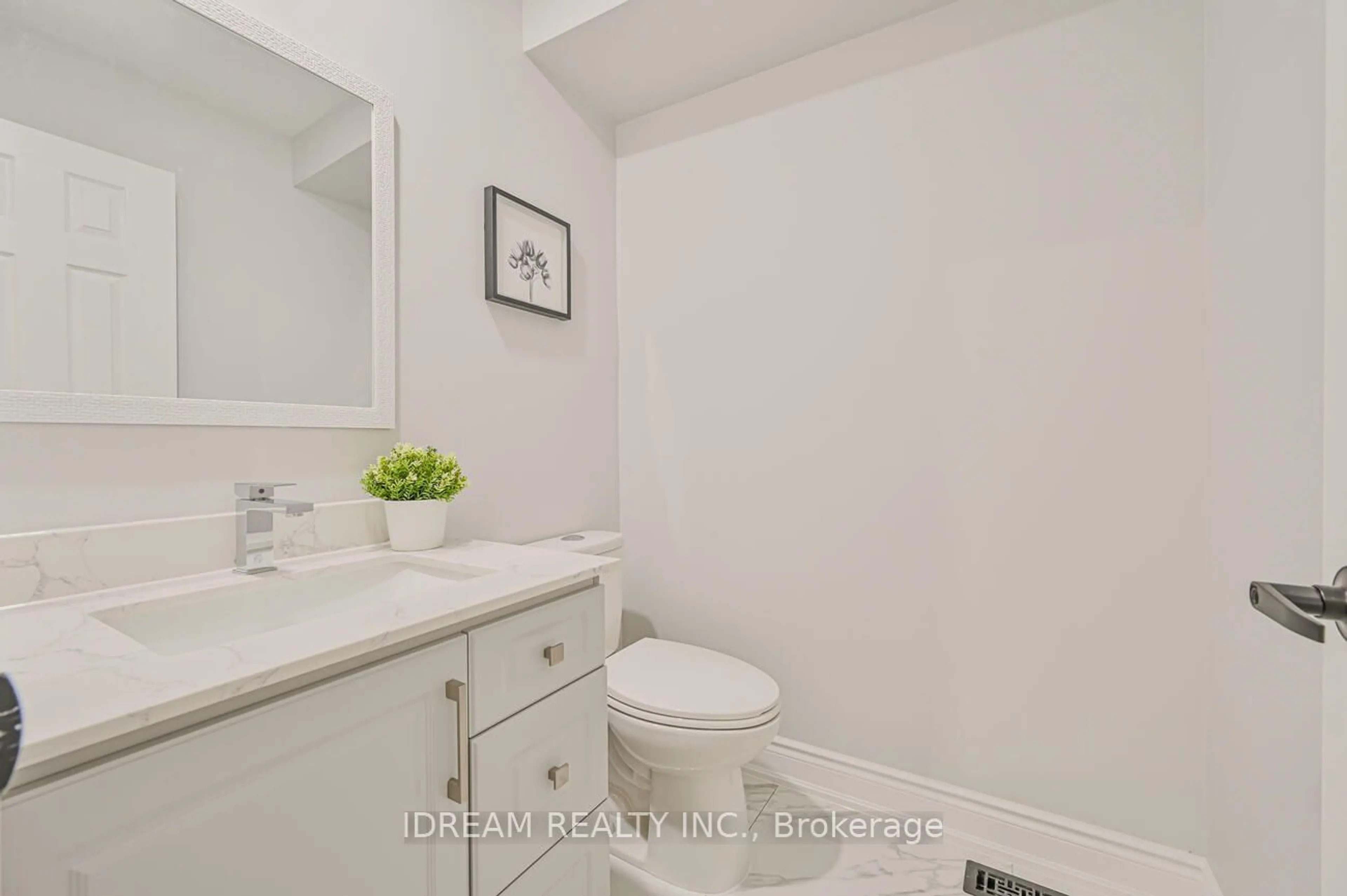 Standard bathroom for 24 Mannel Cres, Brampton Ontario L6Y 5E2