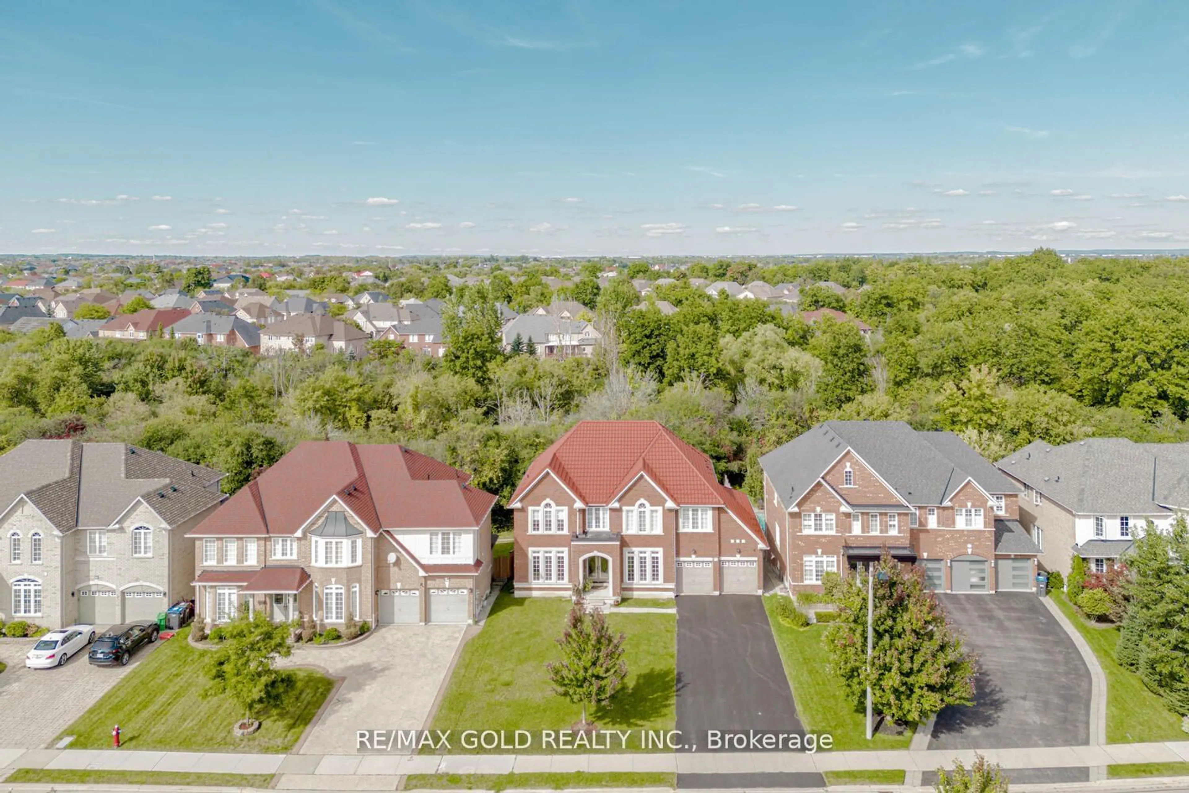 A pic from exterior of the house or condo, the street view for 71 Crocker Dr, Brampton Ontario L6P 1Z7