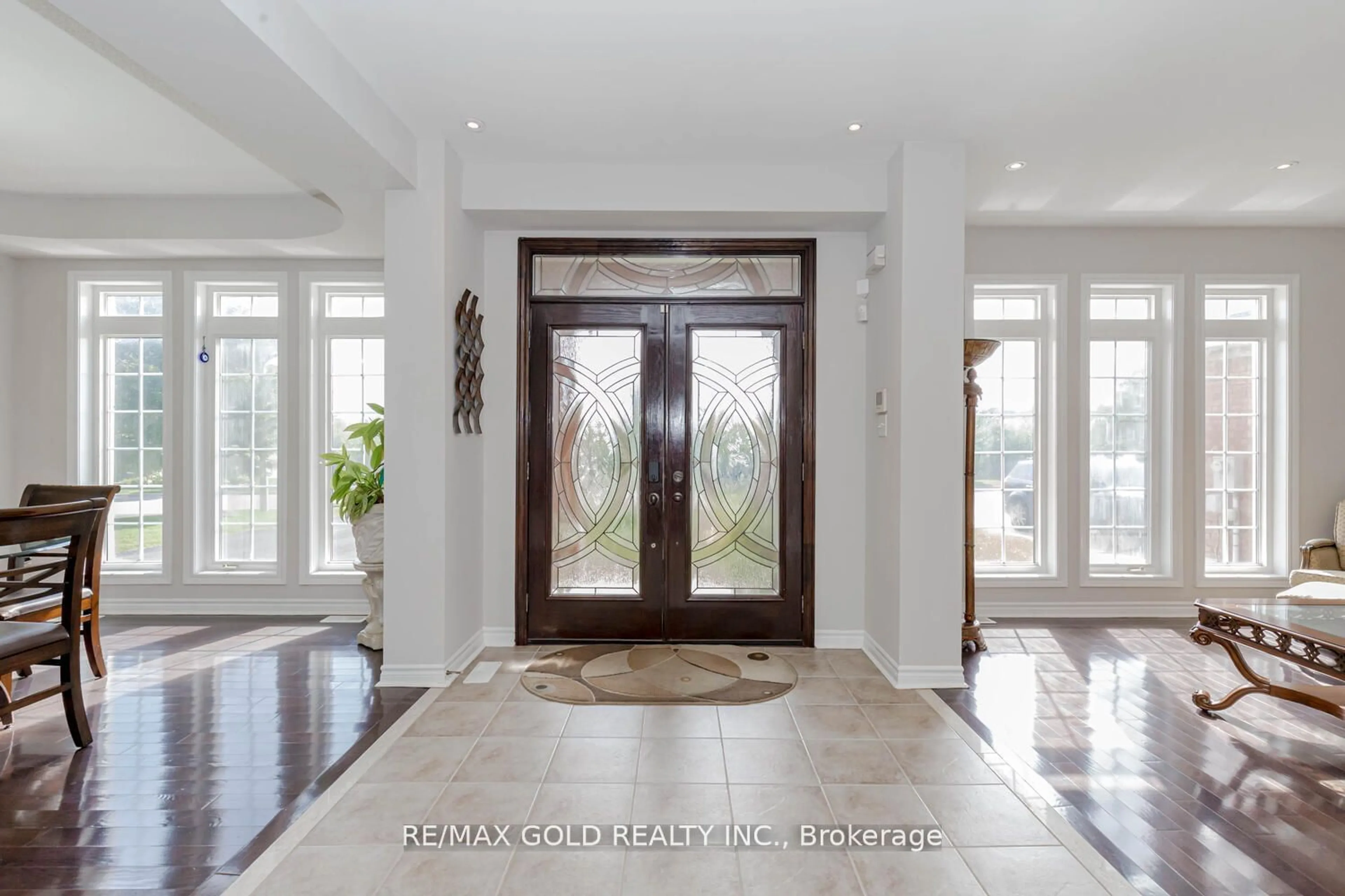 Indoor entryway, wood floors for 71 Crocker Dr, Brampton Ontario L6P 1Z7