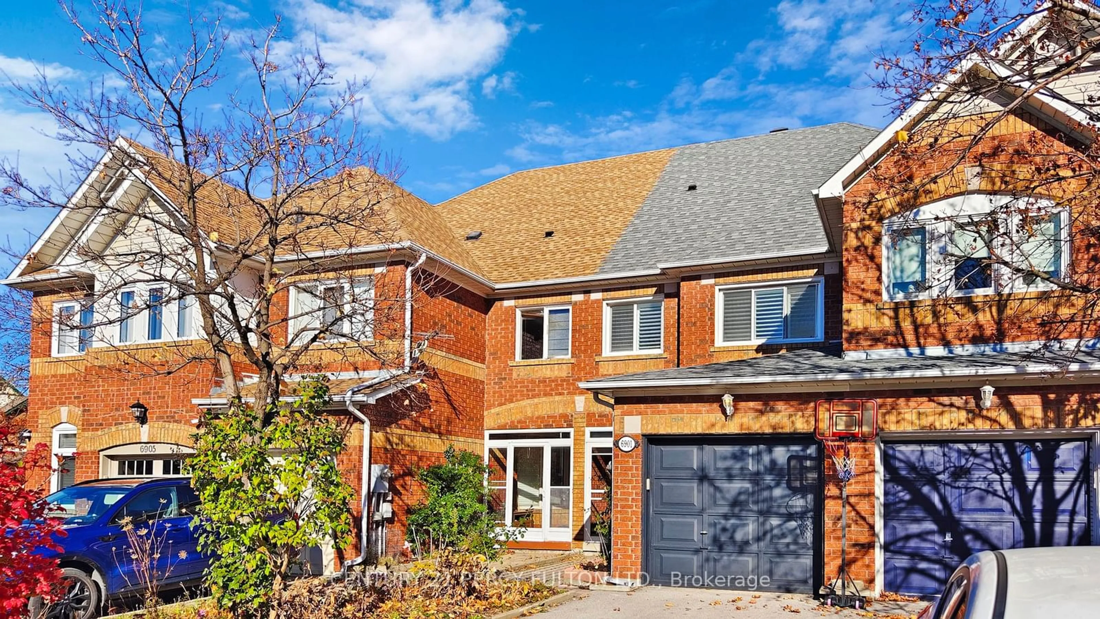 Home with brick exterior material for 6901 Apex Crt, Mississauga Ontario L5N 7H8