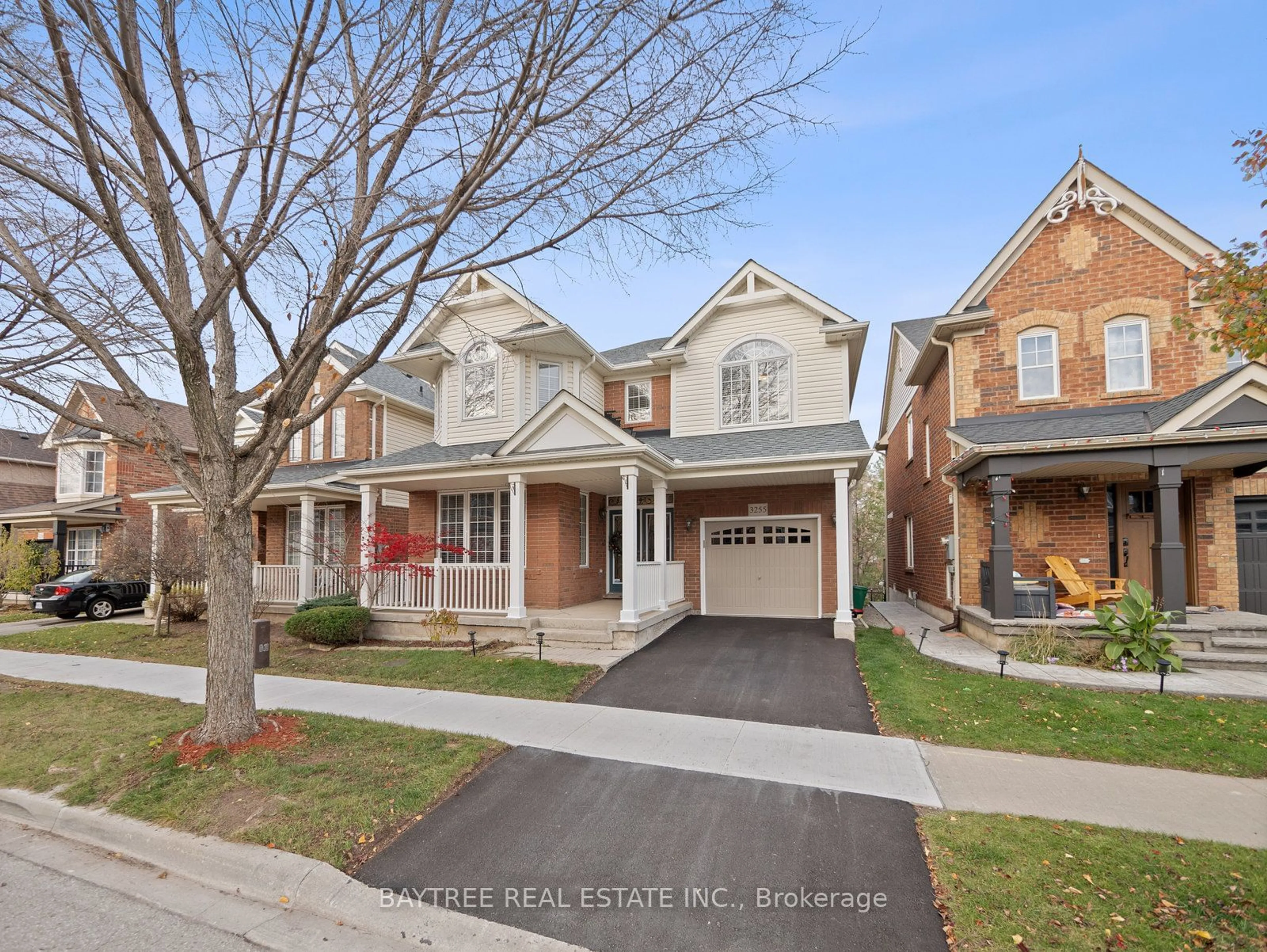 Frontside or backside of a home, the street view for 3255 Mccurdy Crt, Burlington Ontario L7M 0C1