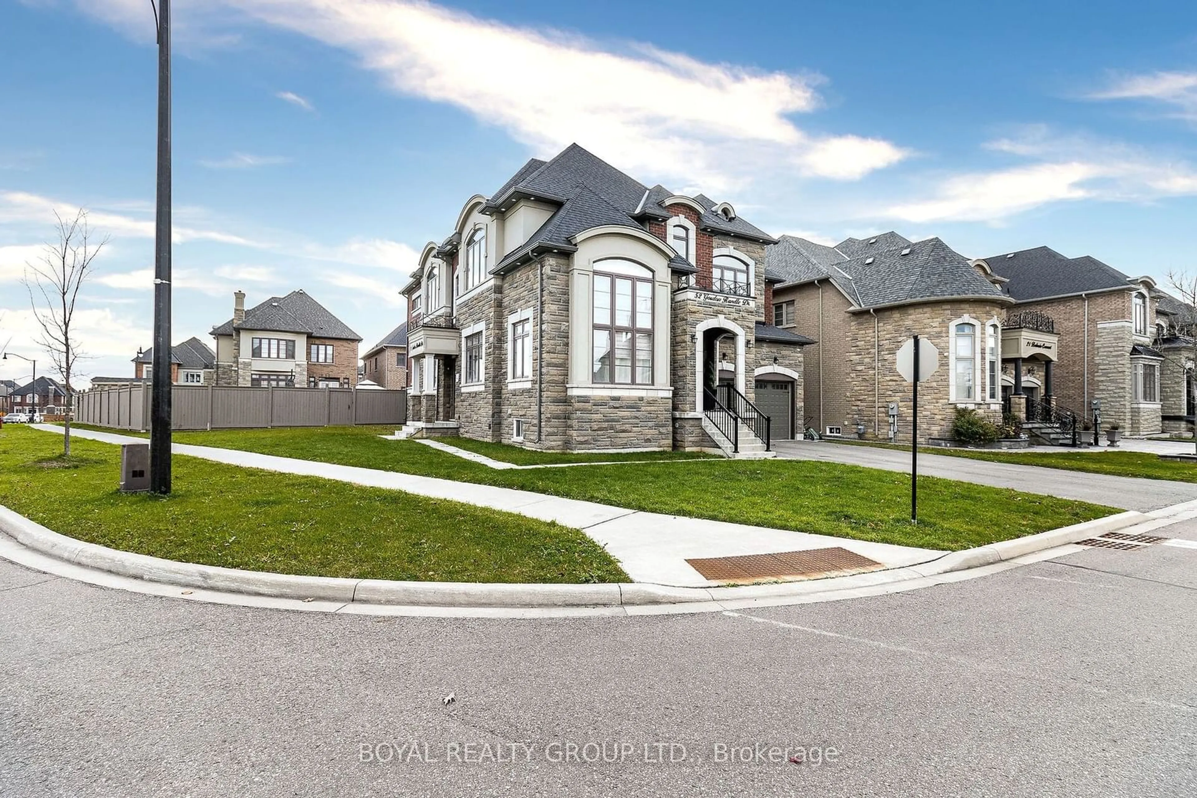 Frontside or backside of a home, the street view for 52 Gordon Randle Dr, Brampton Ontario L6P 4H8