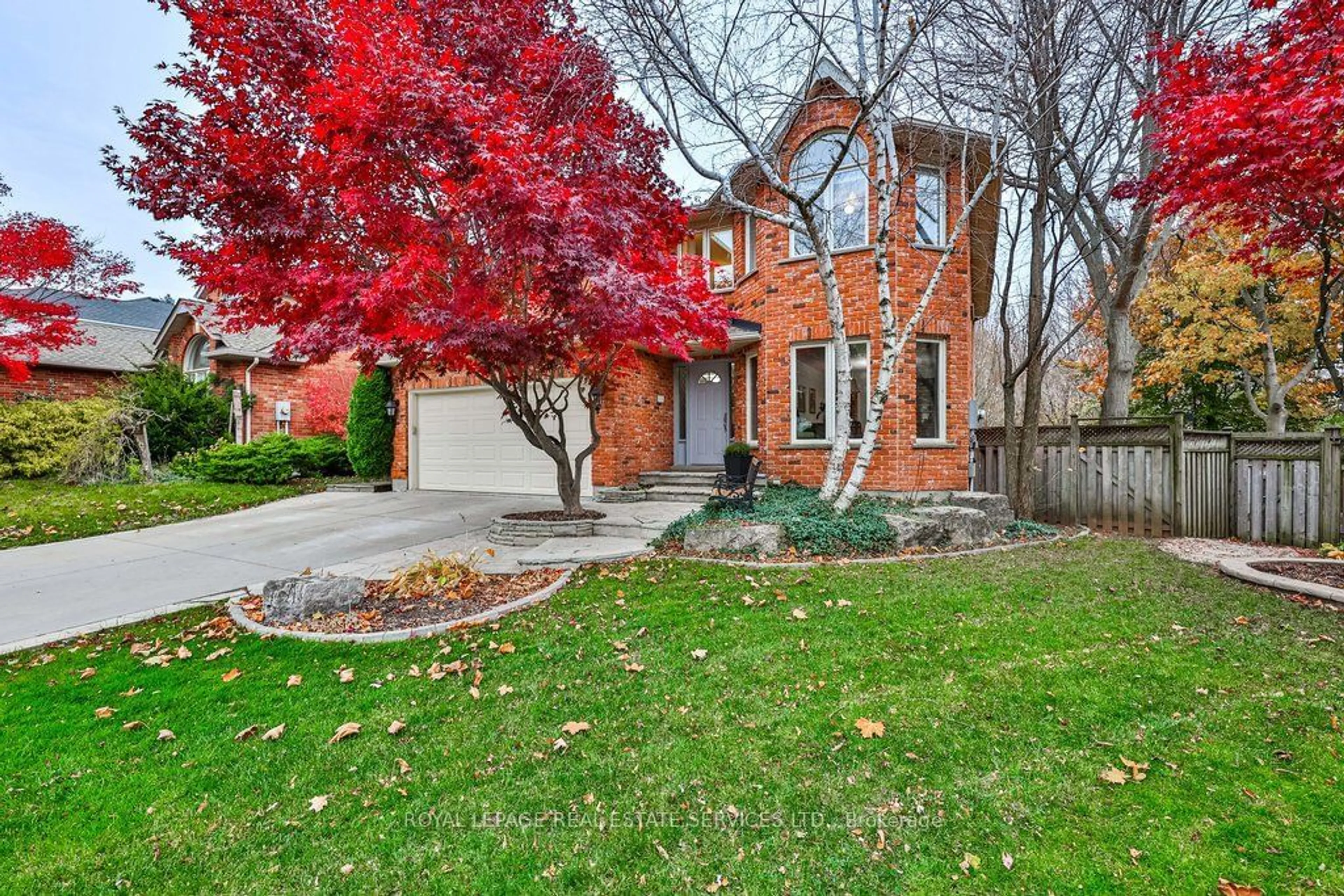 Home with brick exterior material for 2134 Berryman Crt, Burlington Ontario L7M 2X8