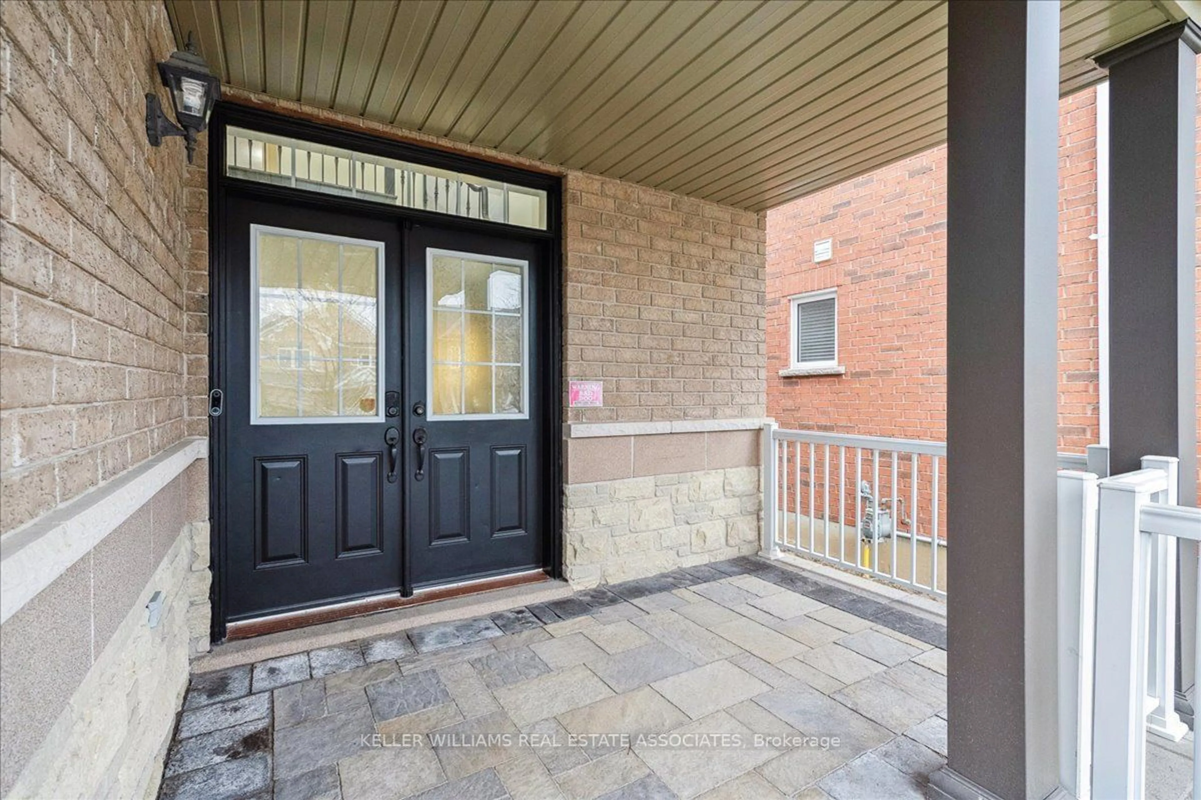 Indoor entryway, wood floors for 1087 Tupper Dr, Milton Ontario L9T 0A8