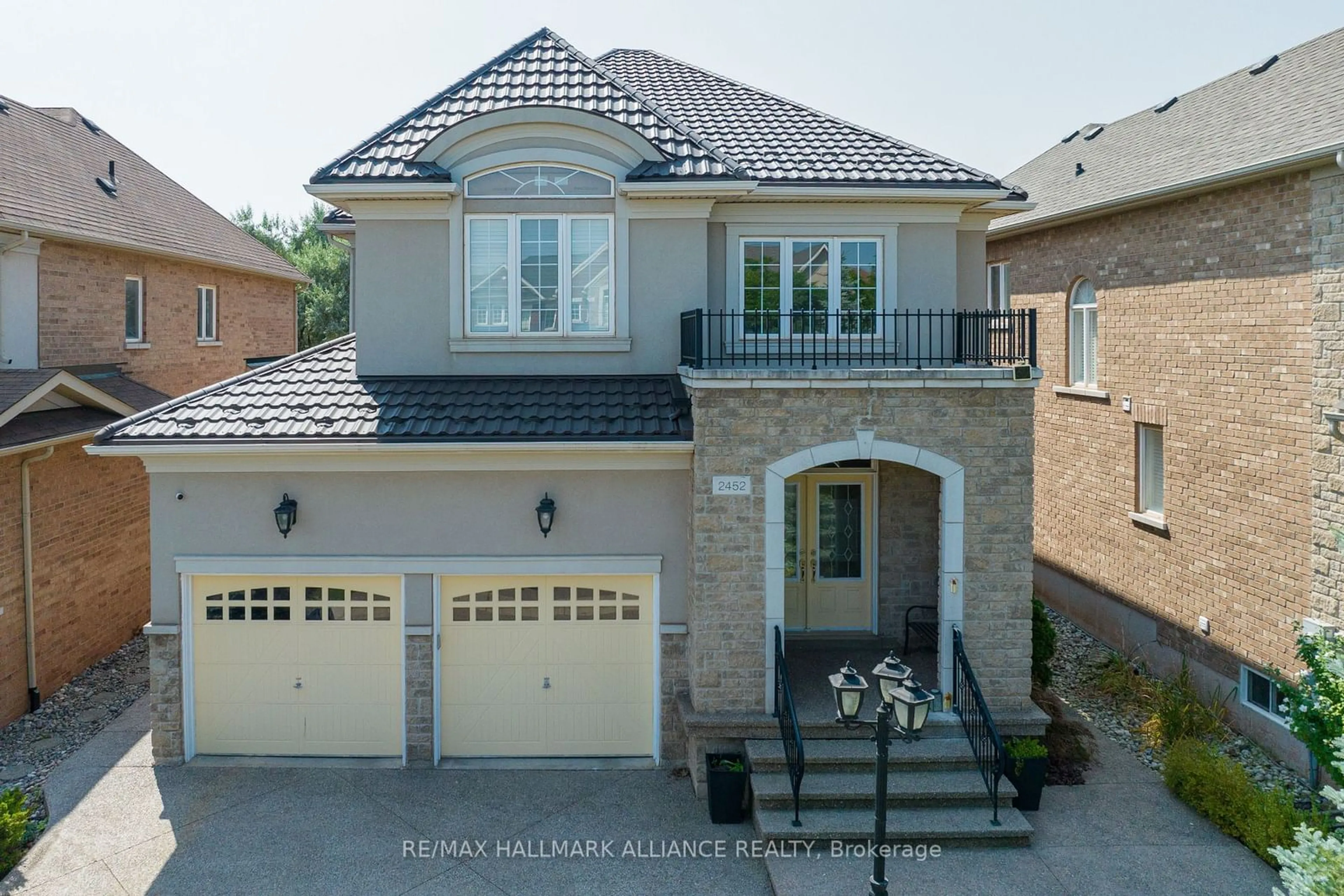 Frontside or backside of a home, the street view for 2452 North Ridge Tr, Oakville Ontario L6H 7N6