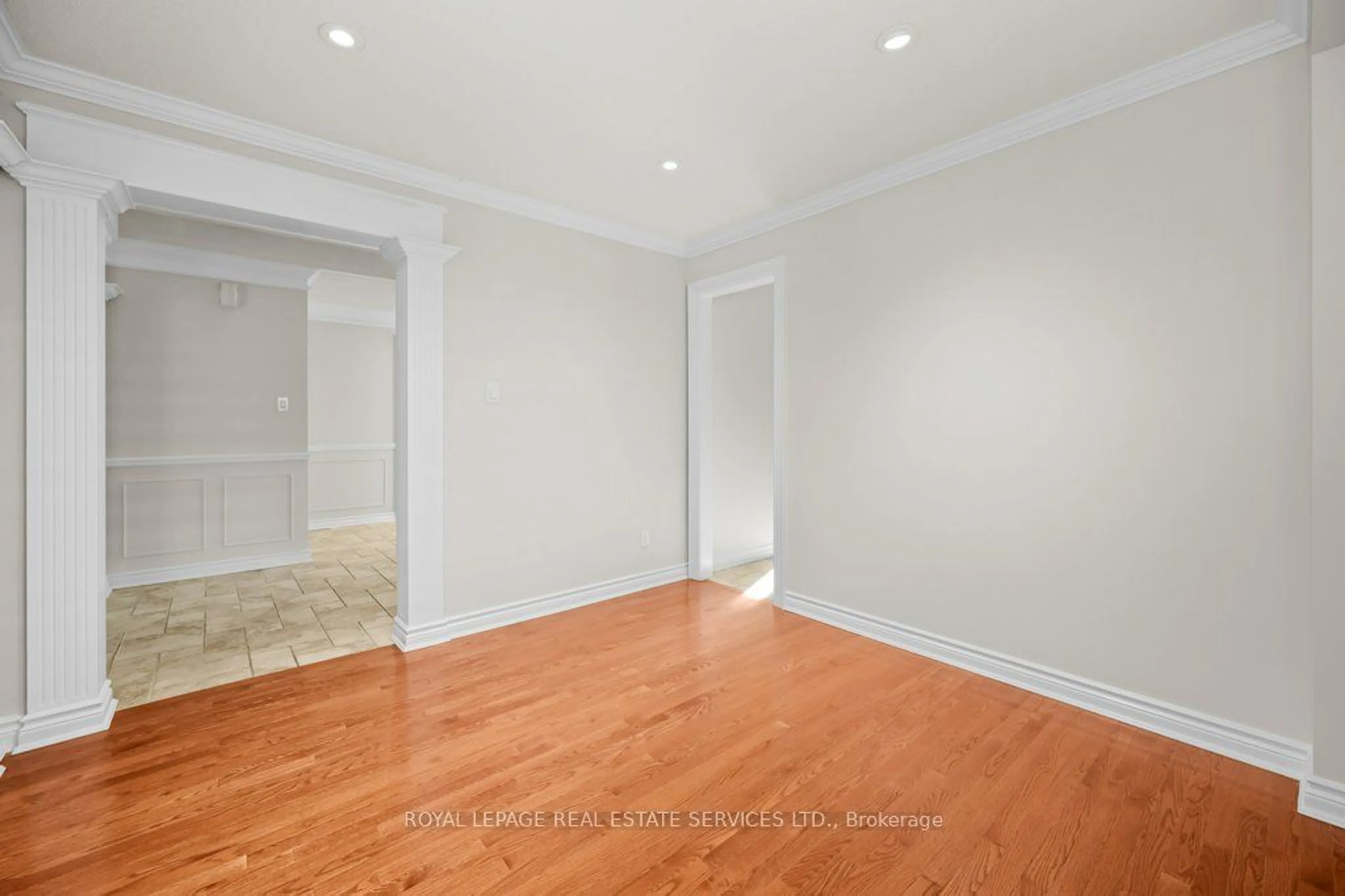 A pic of a room, wood floors for 60 River Glen Blvd, Oakville Ontario L6H 5Z6