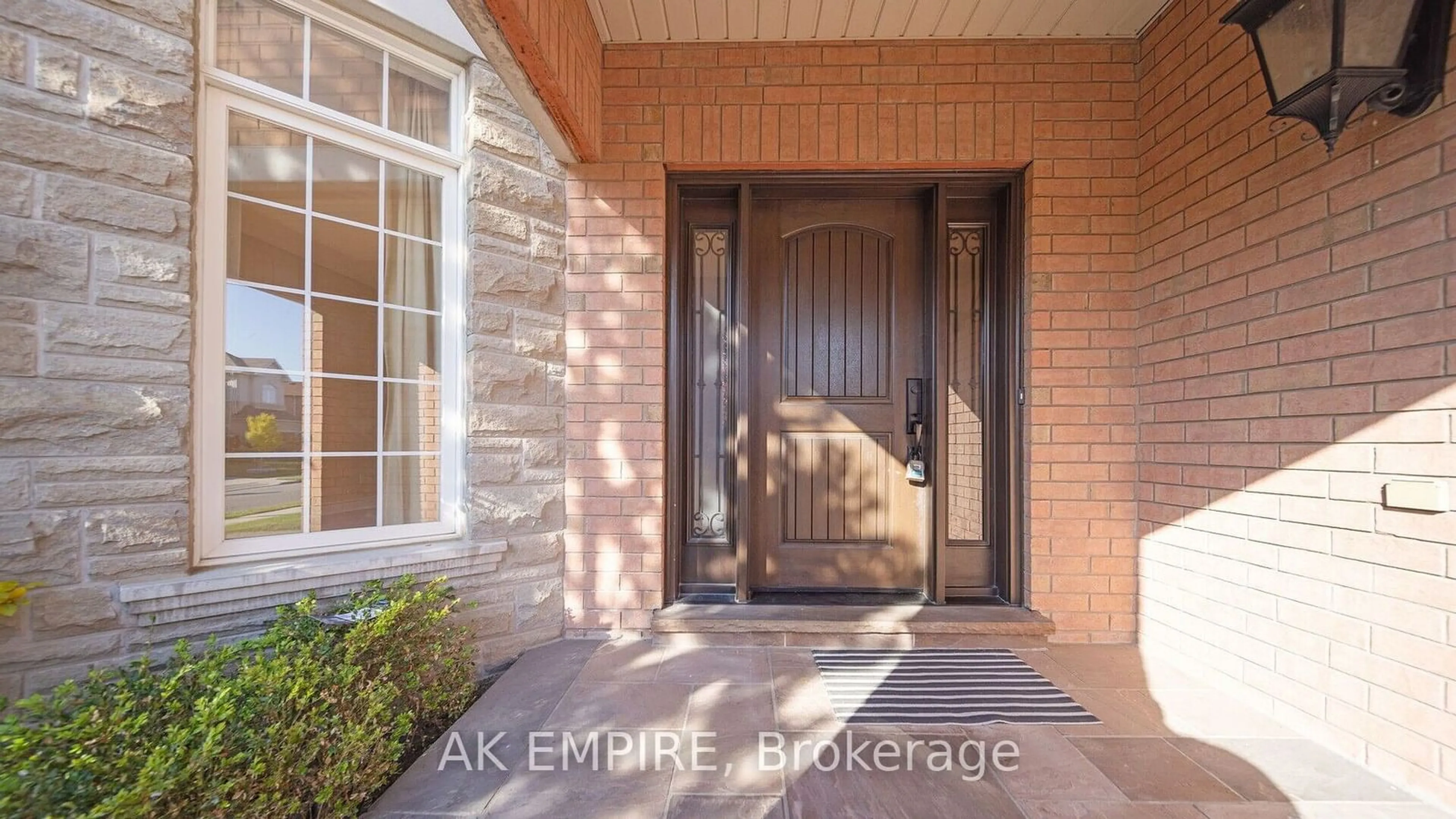 Indoor entryway, wood floors for 67 Saint Hubert Dr, Brampton Ontario L6P 1Y5