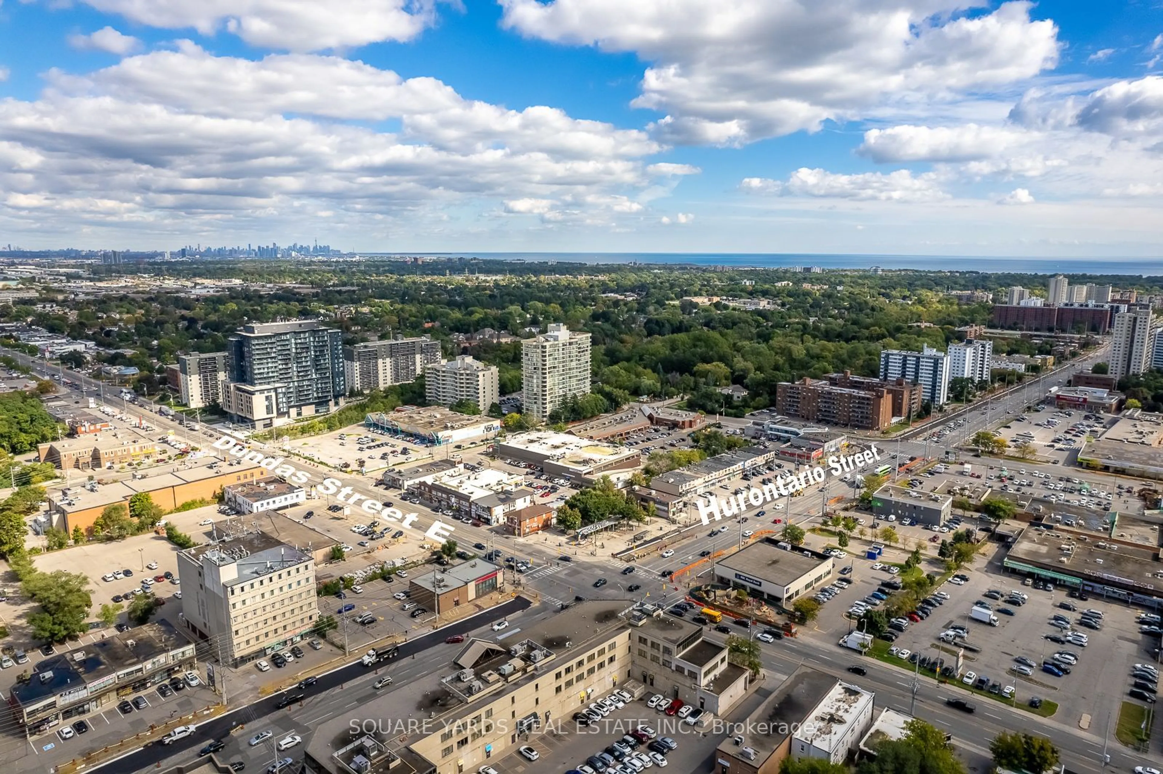 A pic from exterior of the house or condo, the view of city buildings for 86 Dundas St #624, Mississauga Ontario L5A 1W4