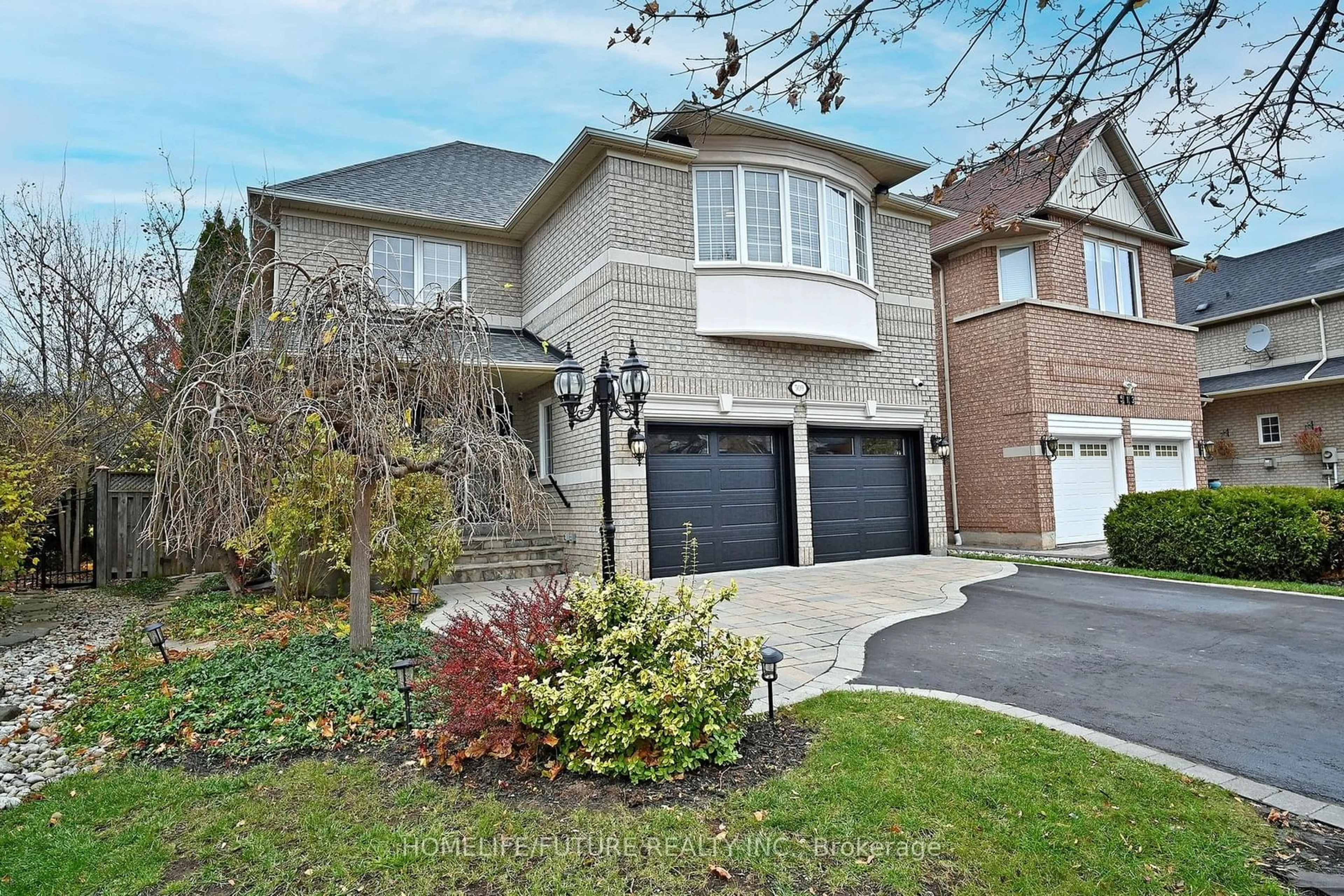 A pic from exterior of the house or condo, cottage for 509 Ravineview Way, Oakville Ontario L6H 6S9