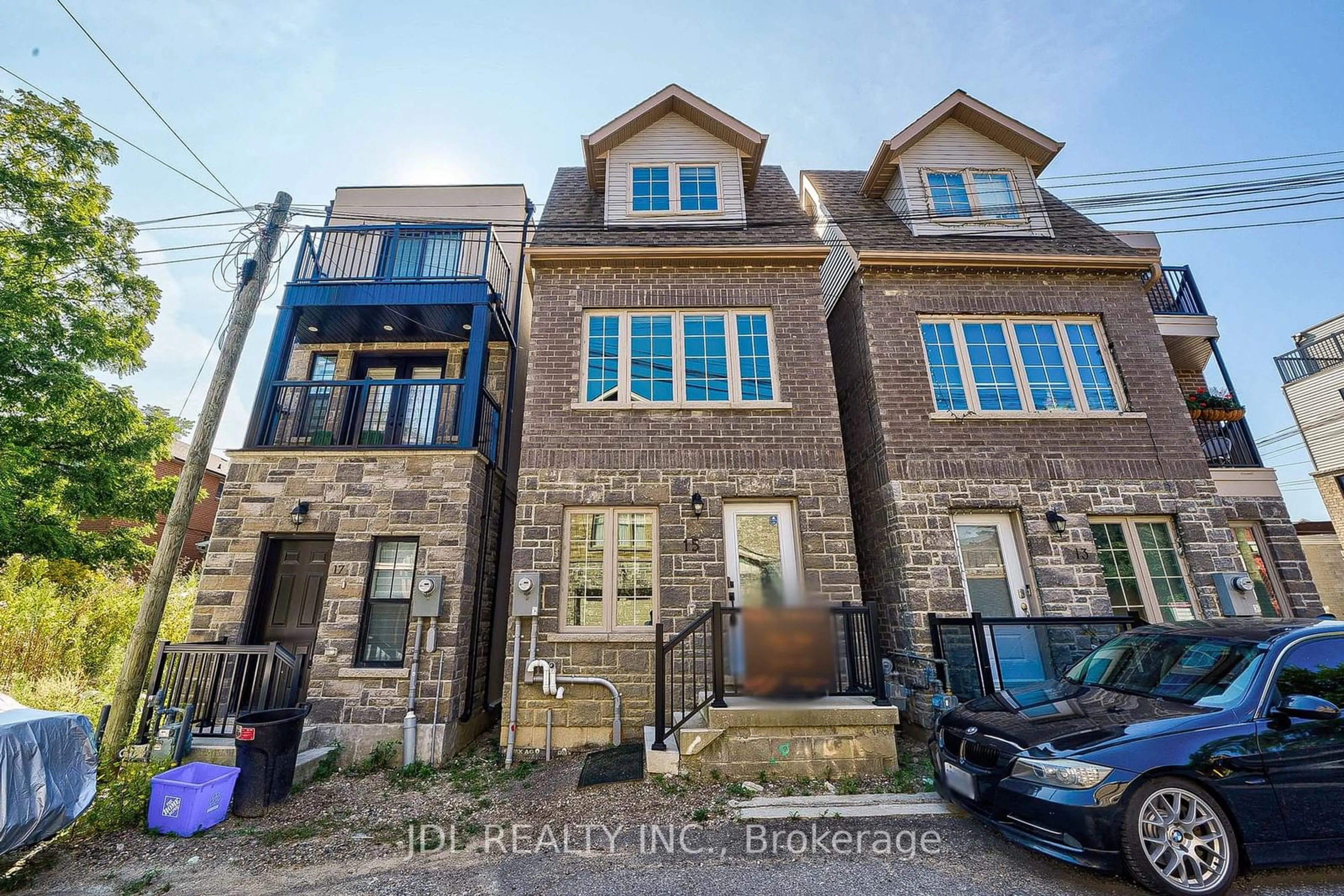 A pic from exterior of the house or condo, the street view for 15 Justice Gdns, Toronto Ontario M9N 0B5