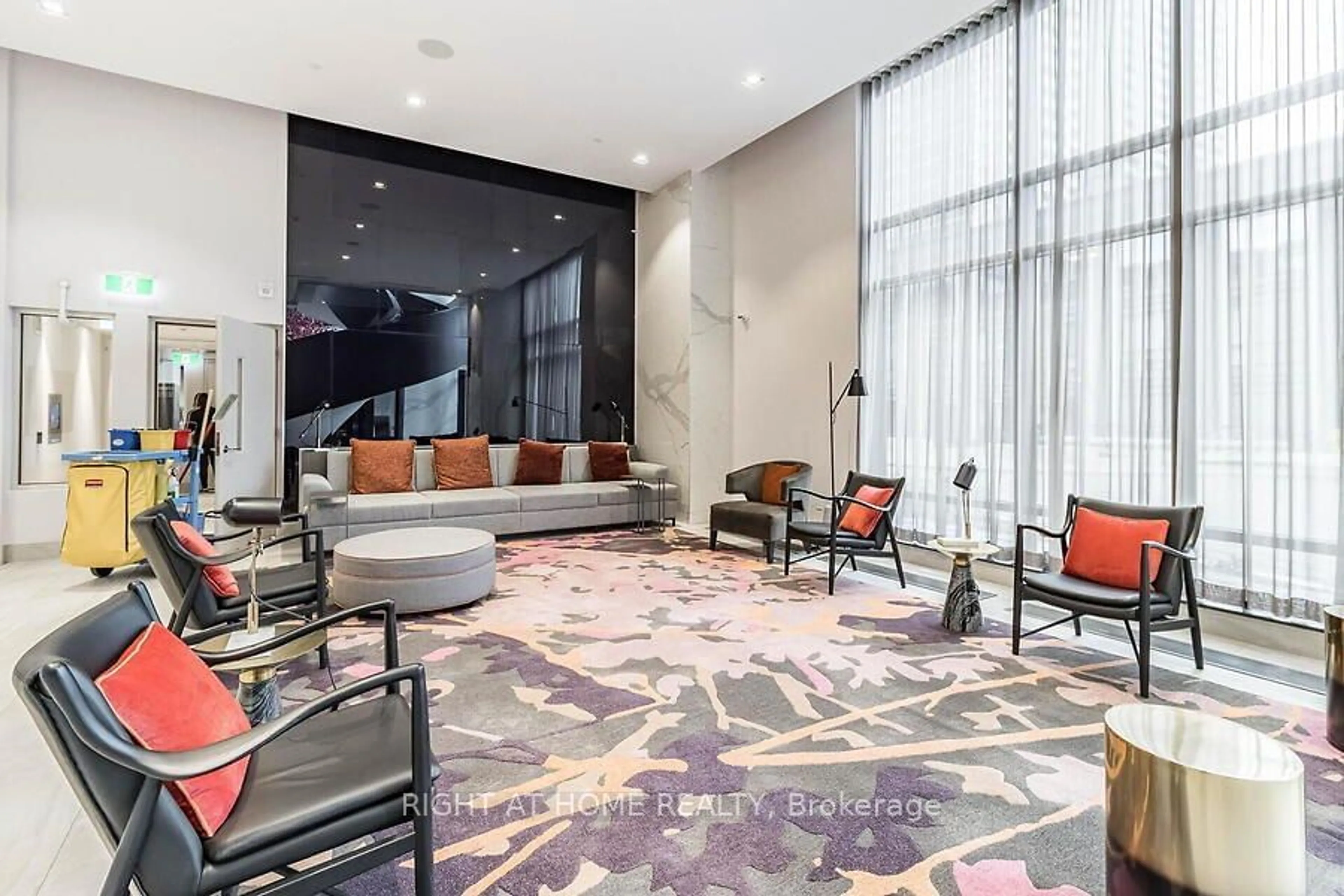 Indoor lobby, carpet floors for 7 Mabelle Ave #508, Toronto Ontario M9A 4X7