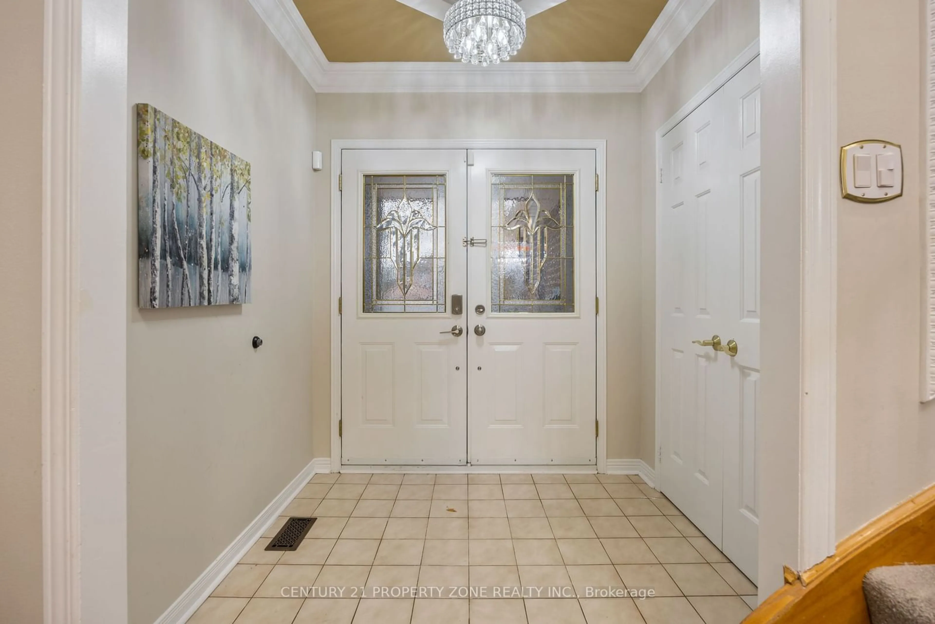 Indoor entryway, wood floors for 109 Martindale Ave, Oakville Ontario L6H 4G8