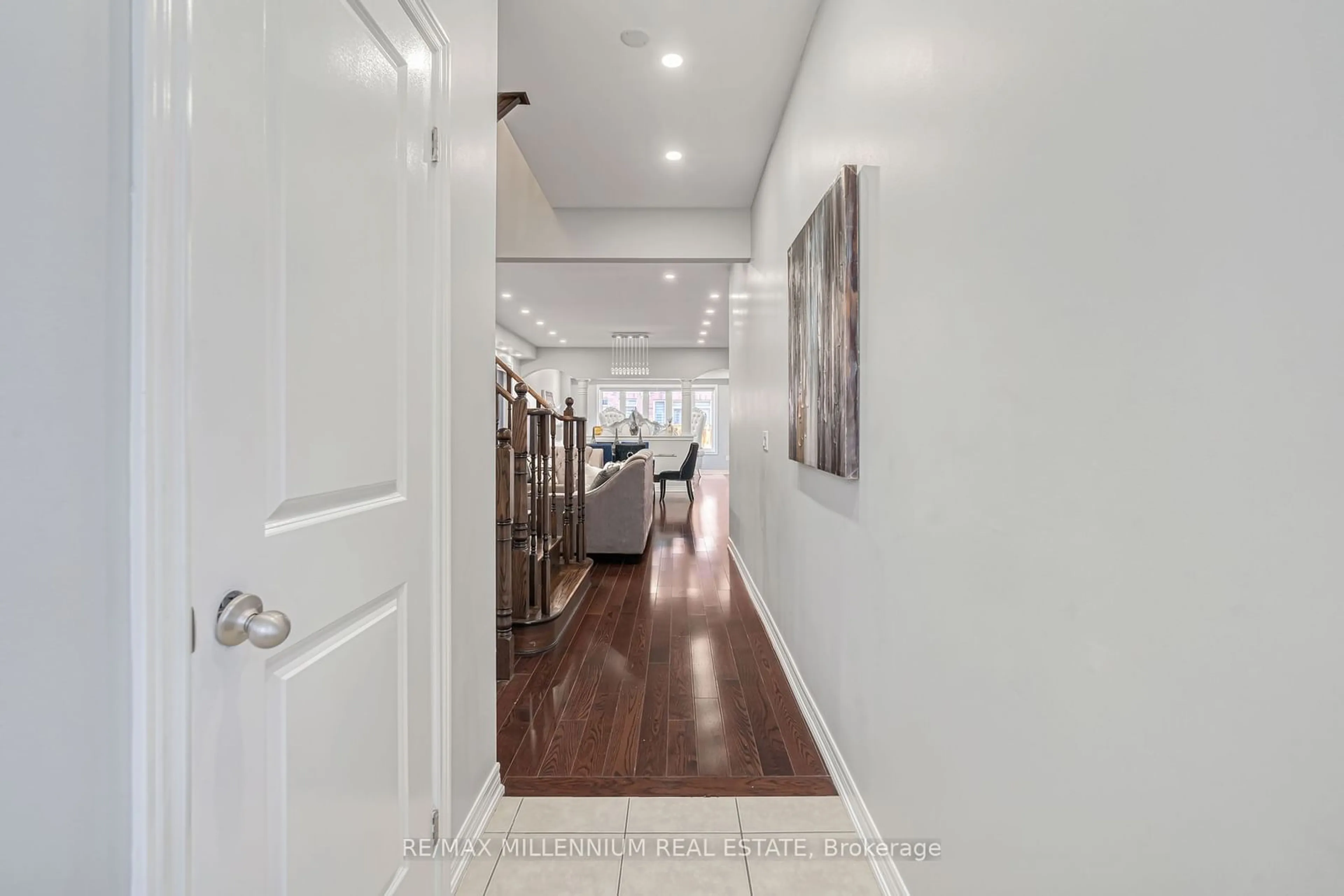 Indoor entryway, wood floors for 302 Buick Blvd, Brampton Ontario L7A 4L8